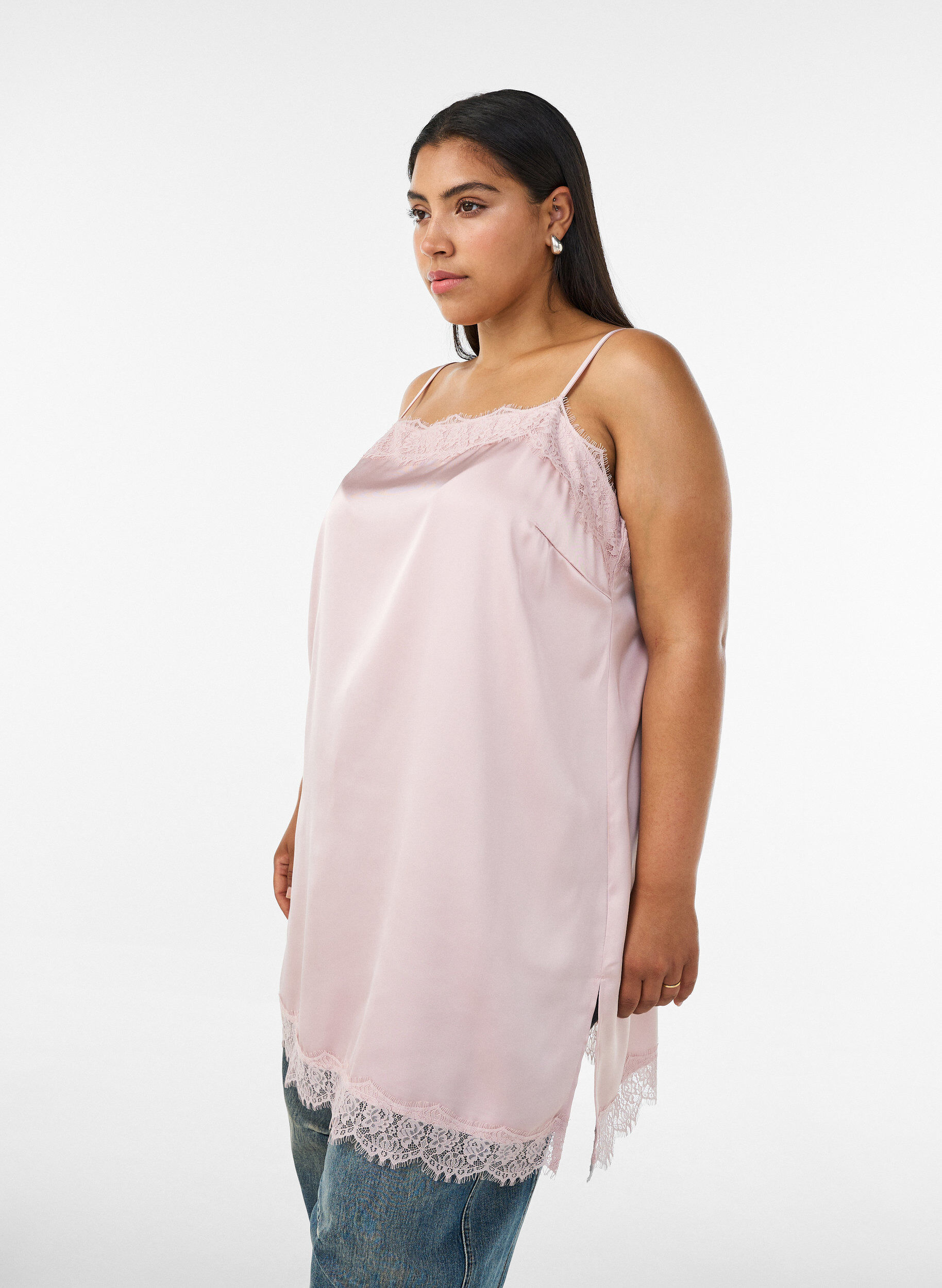 Long satin top with lace edges, Red, Model