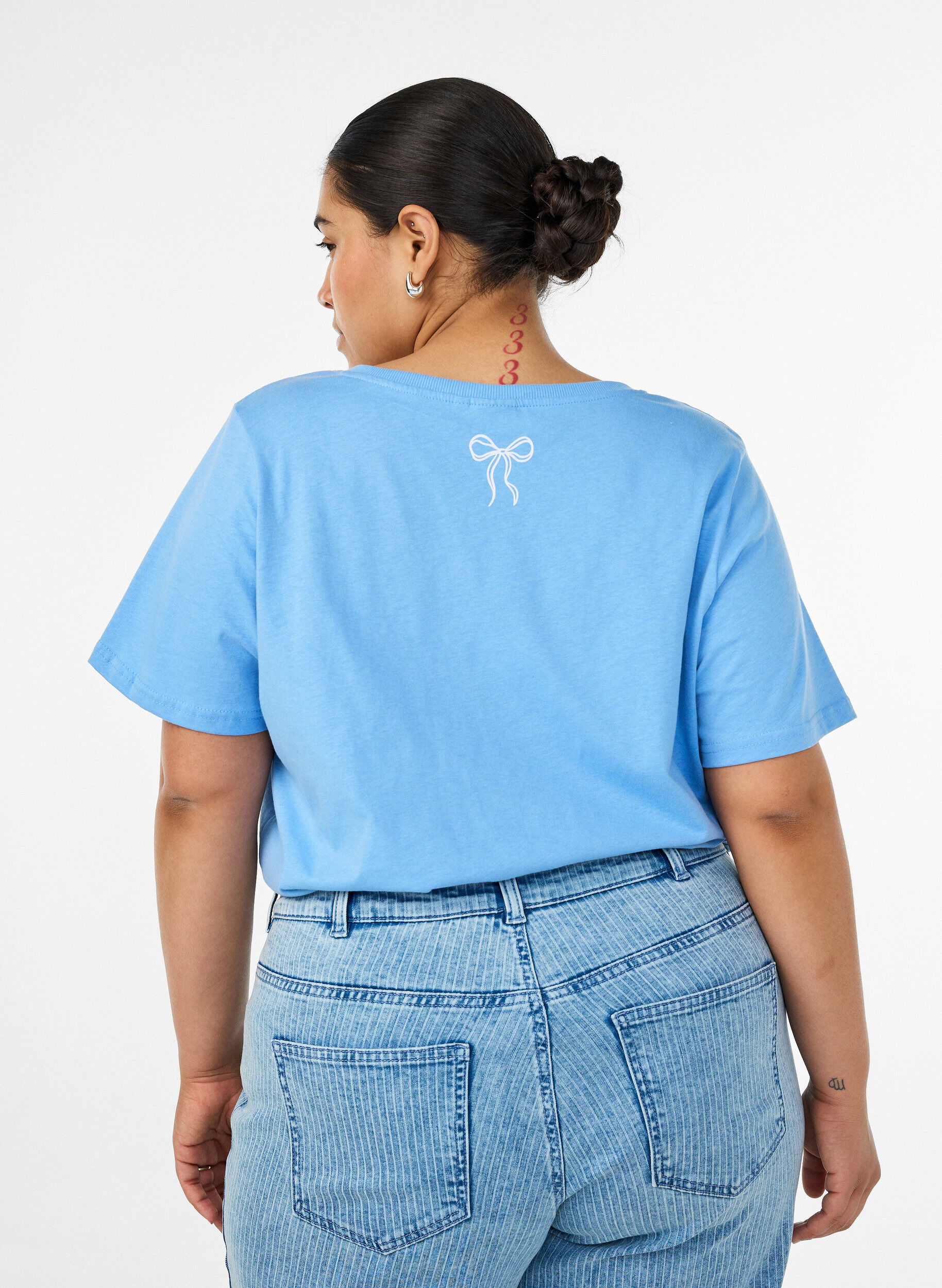 Zizzifashion Cotton T-shirt with V-neck and front print, Light Blue, Model image number 2