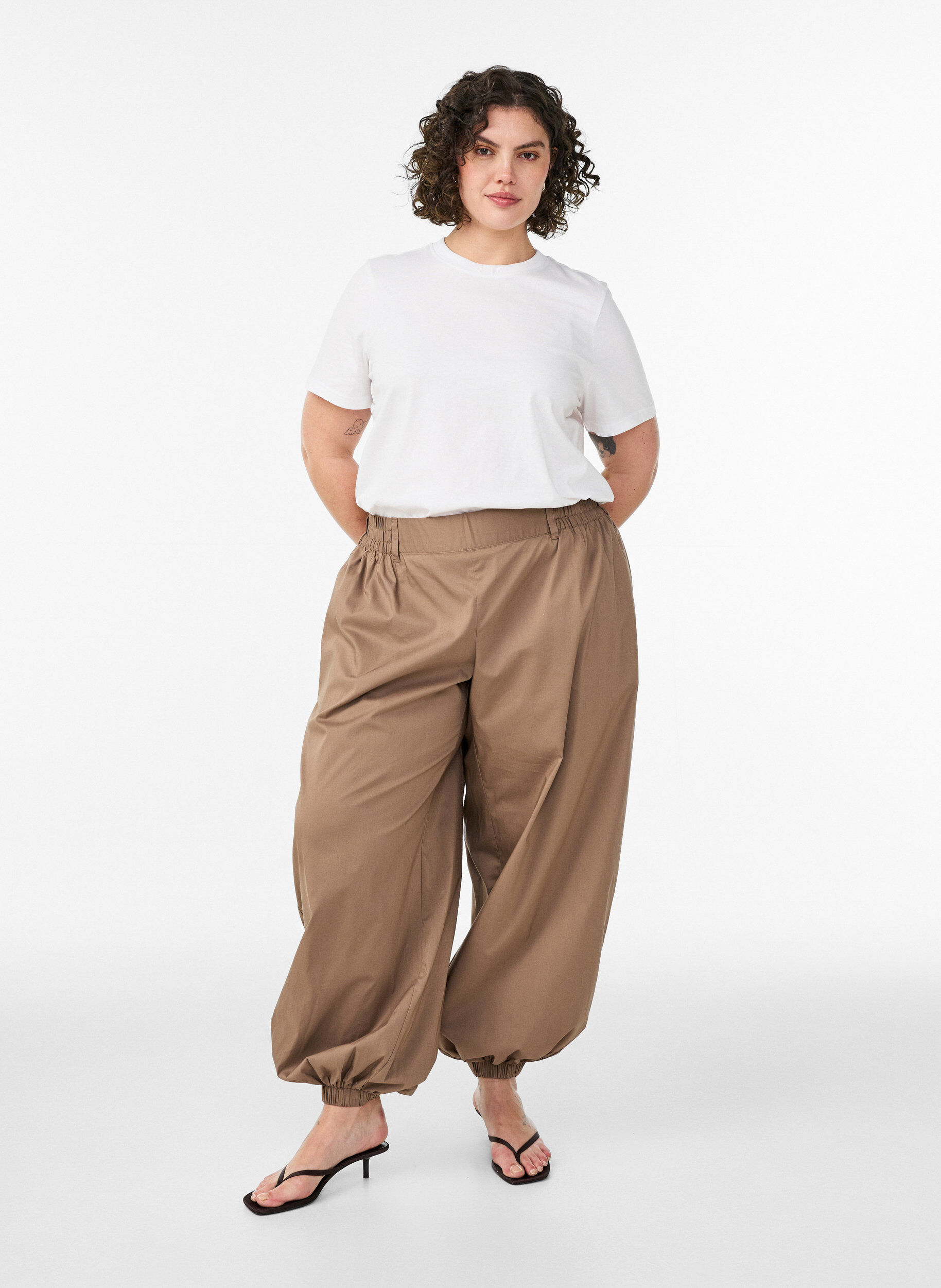 Zizzifashion High-waisted balloon trousers with an elasticated waistband, Brown, Model image number 0