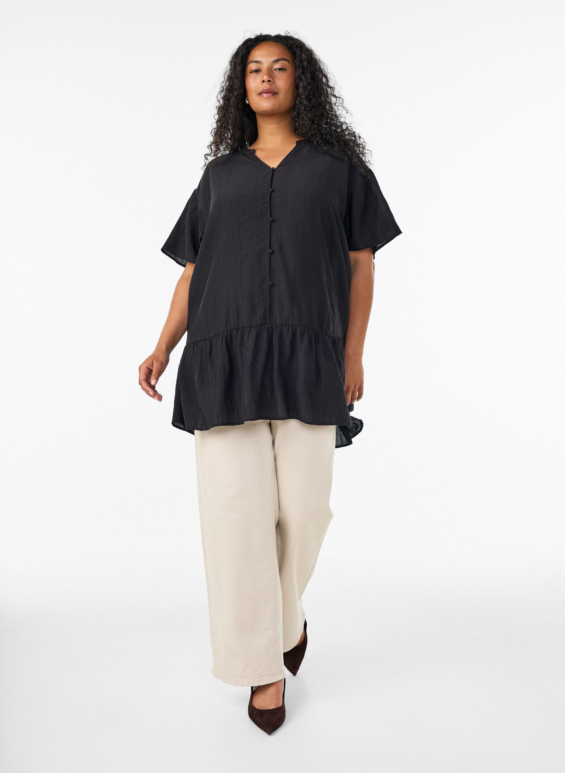 Zizzifashion Loose tunic with crinkled texture and ruffle hem, Black, Model image number 1