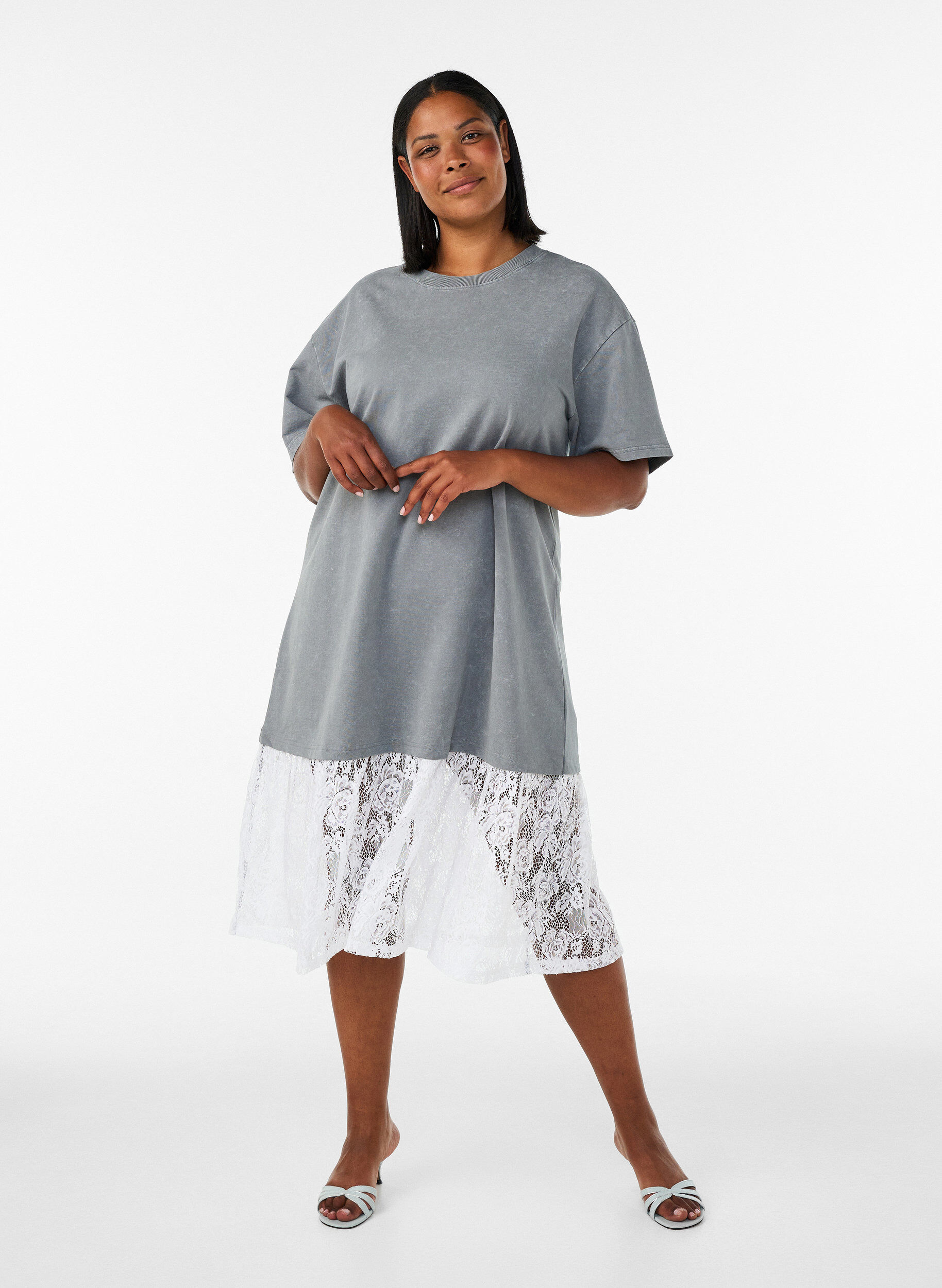 Zizzifashion Loose T-shirt dress with lace trim, Grey, Model image number 0