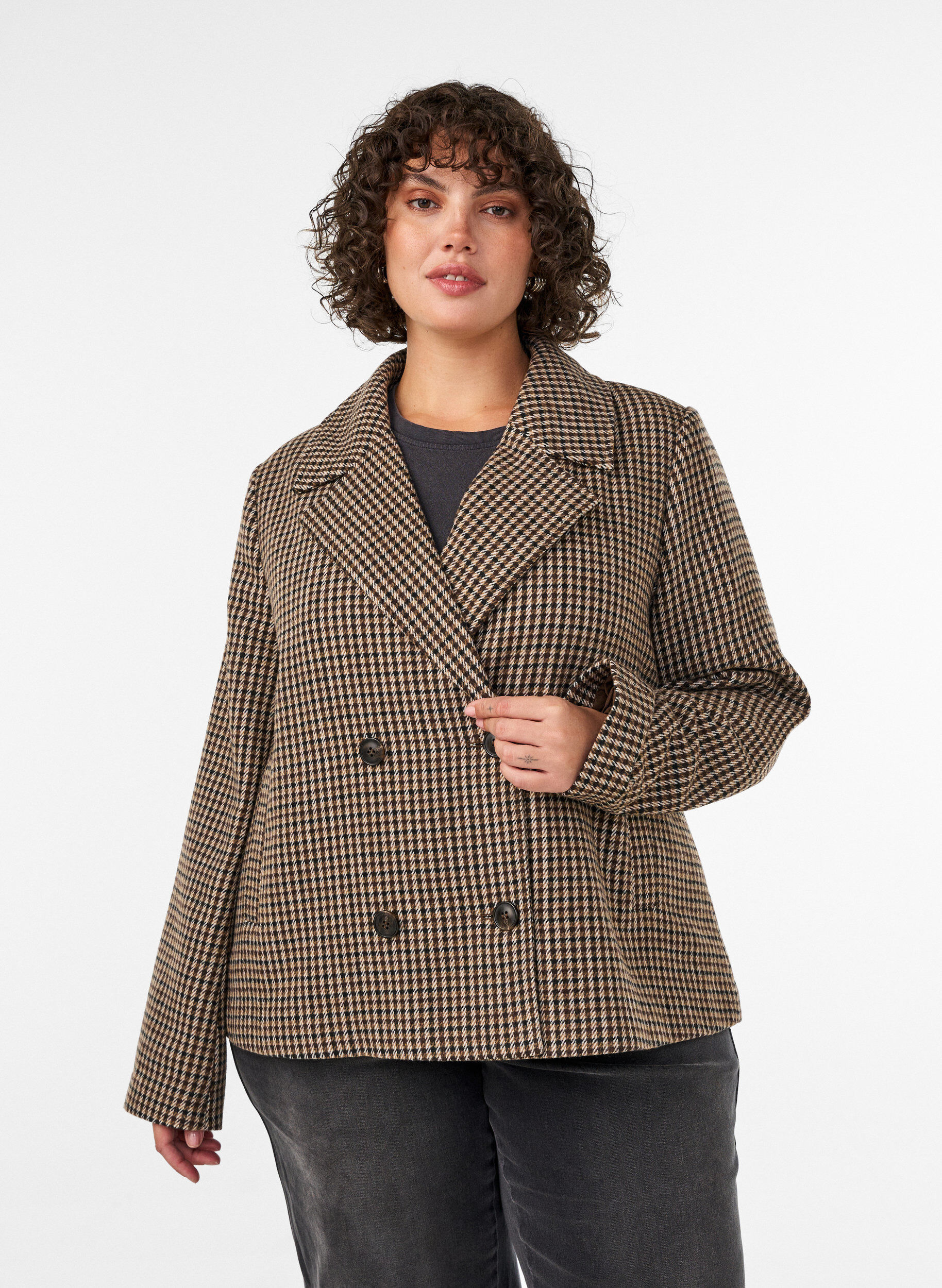 Short checked coat with double-breasted button fastening, Brown, Model