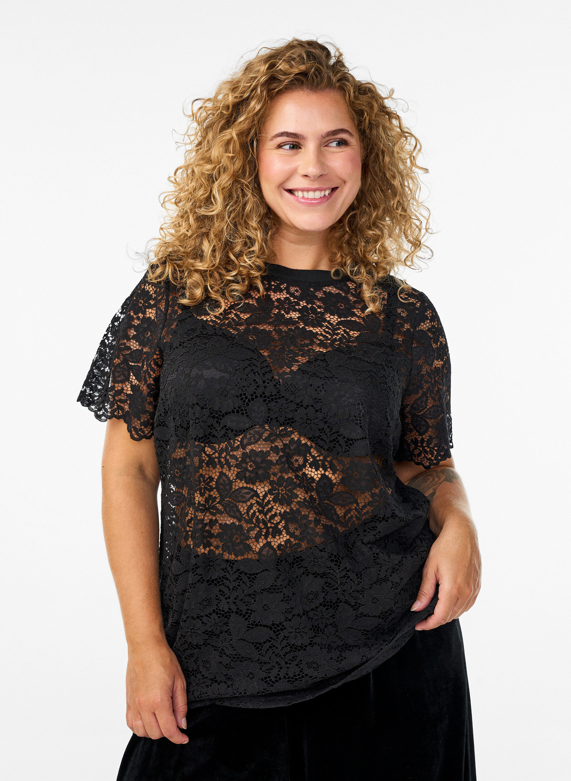Lace blouse with short sleeves and round neck, Black, Model