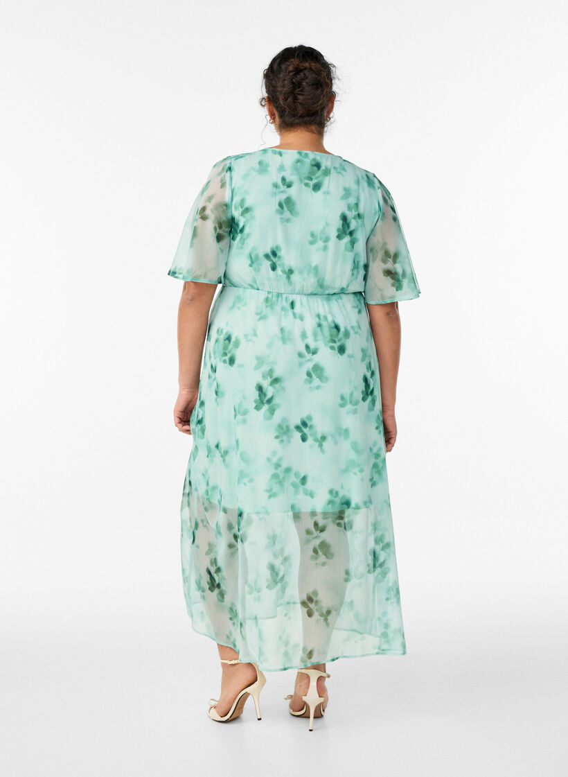 Long chiffon dress with floral print and short sleeves, Green, Model
