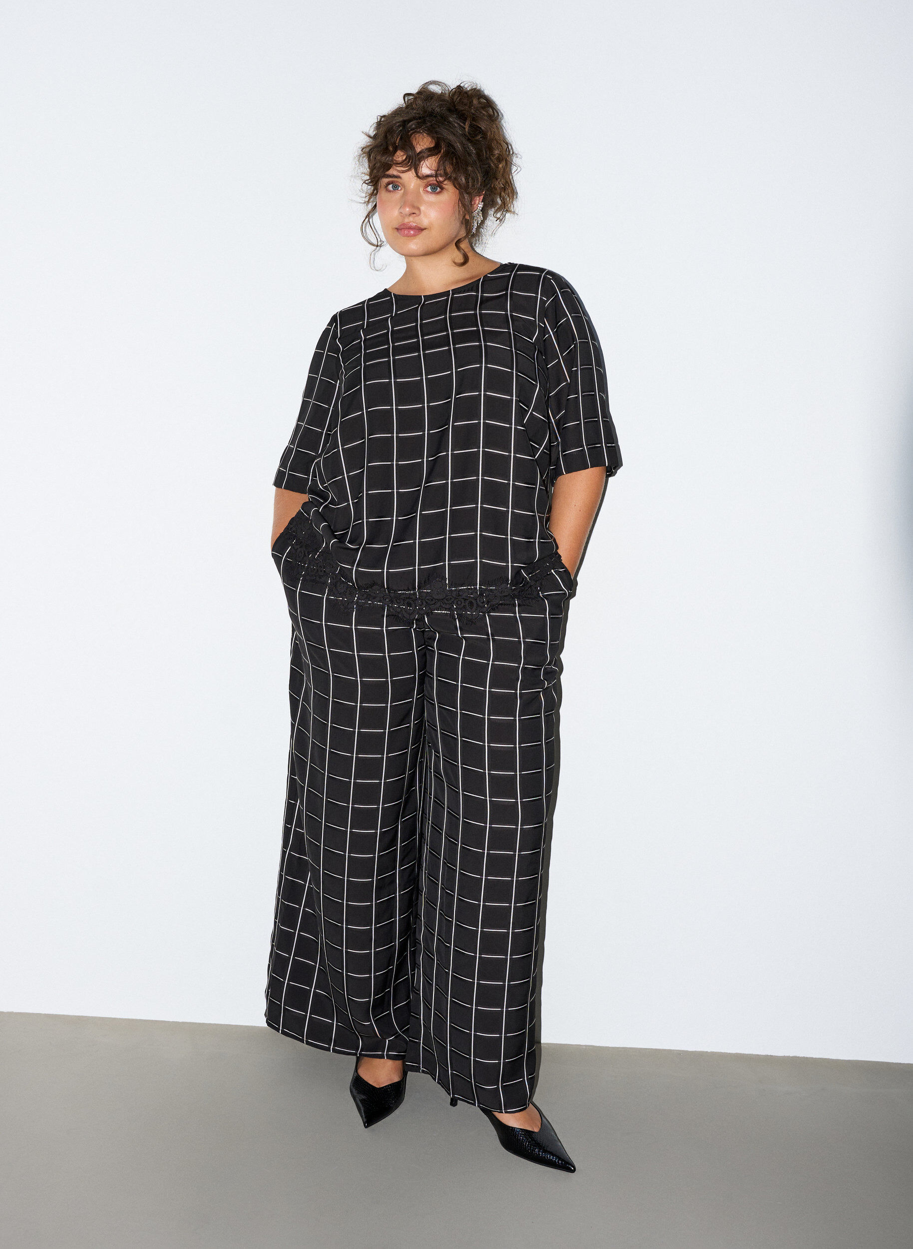 ZizzifashionChecked blouse with lace trim and elbow-length sleeves, Black, Model image number 1