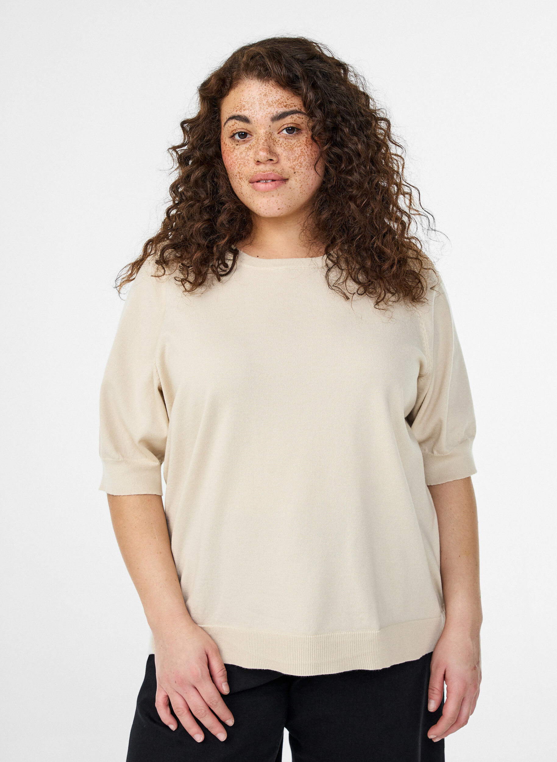 Fine-knit blouse with short sleeves, Beige, Model