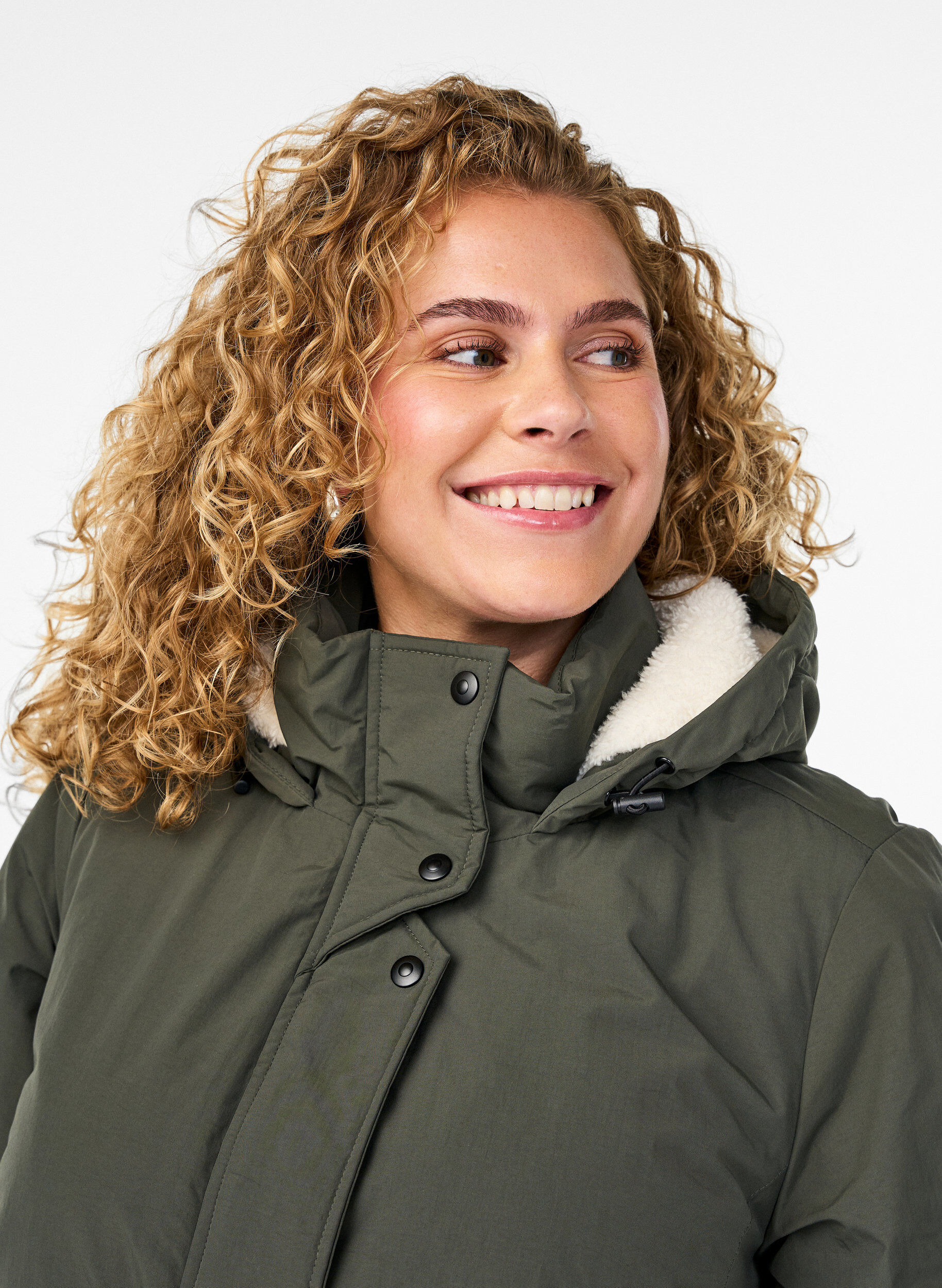 Lightweight padded parka with a teddy-lined hood, Green, Model