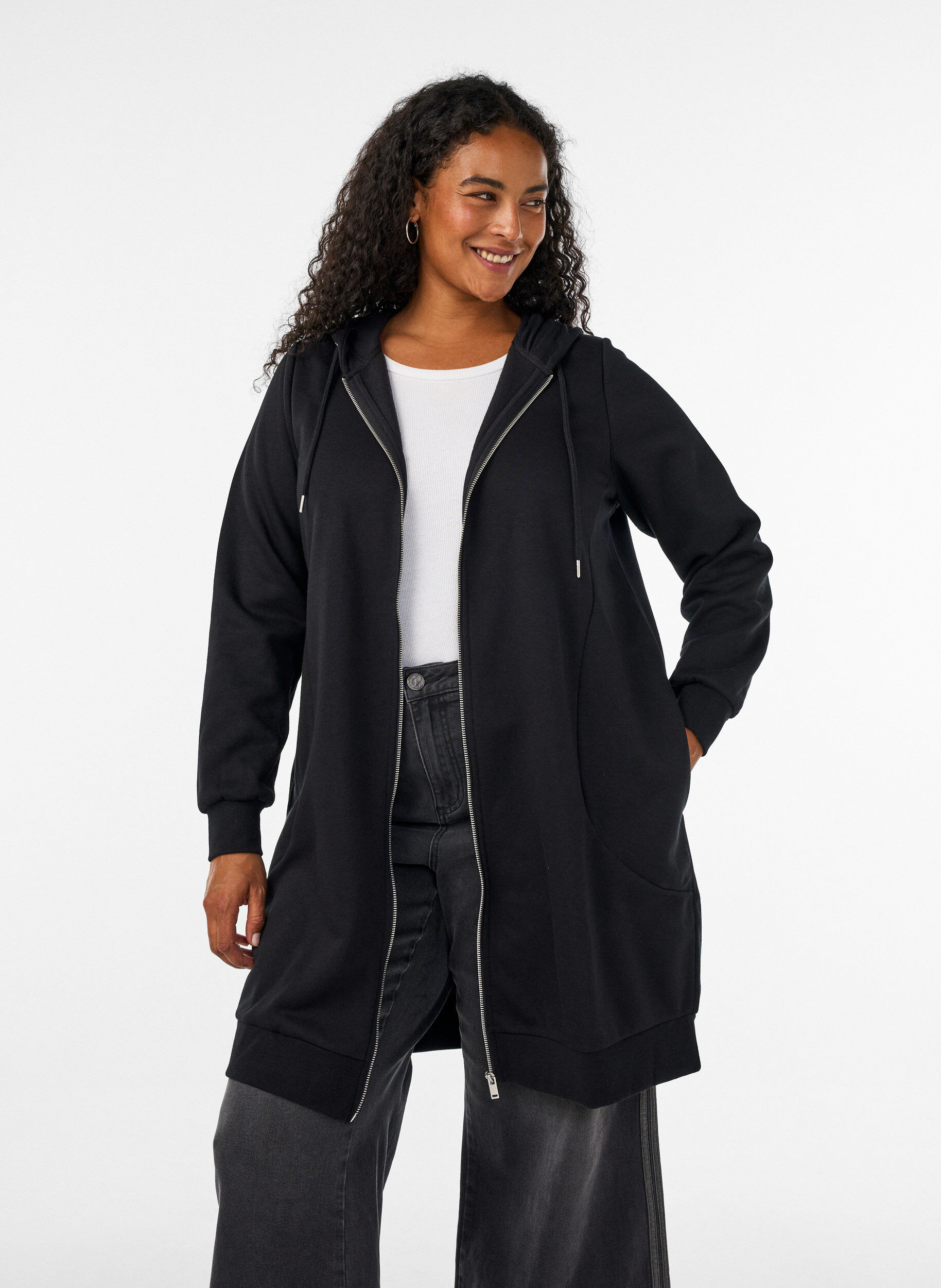 Long hoodie with zip and pockets, Black, Model