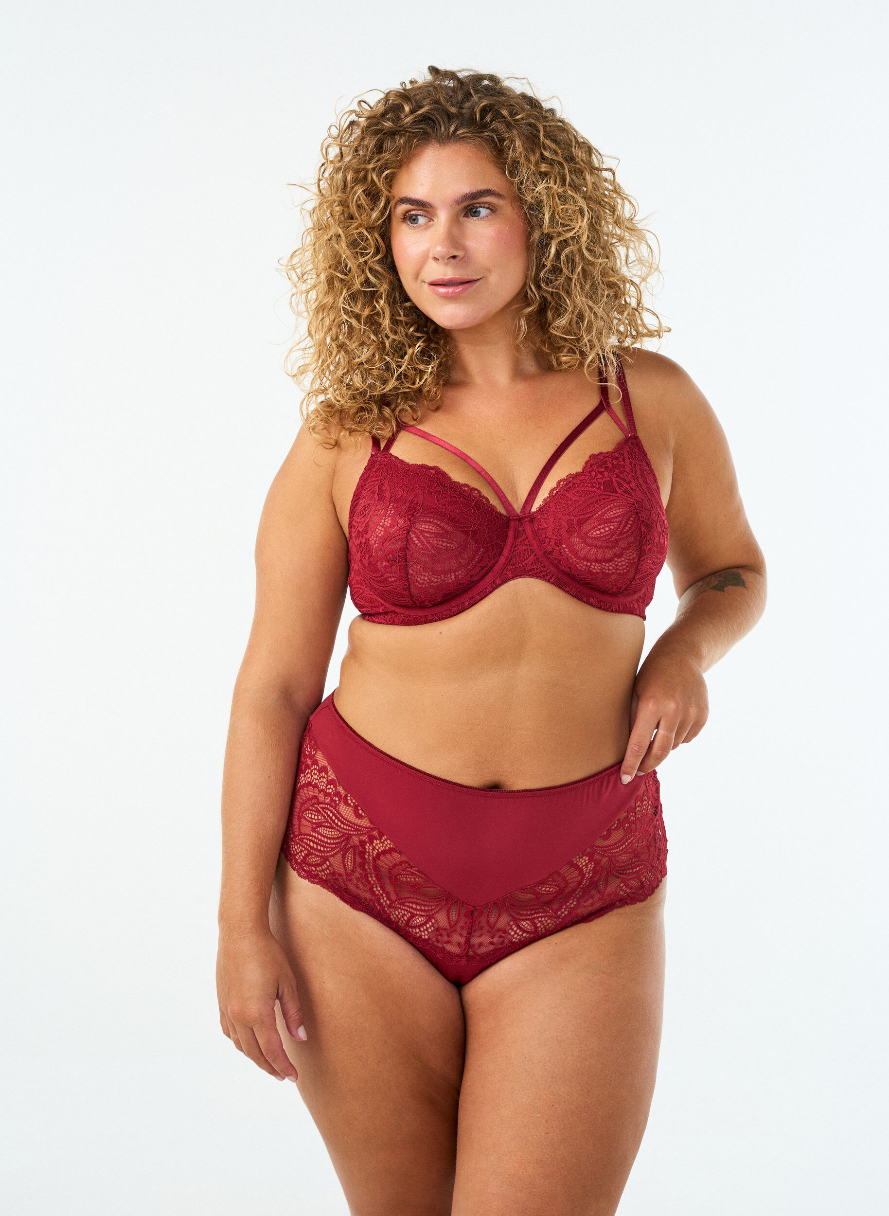 ZizzifashionHigh-waisted hipster thong with lace, Red, Model image number 0
