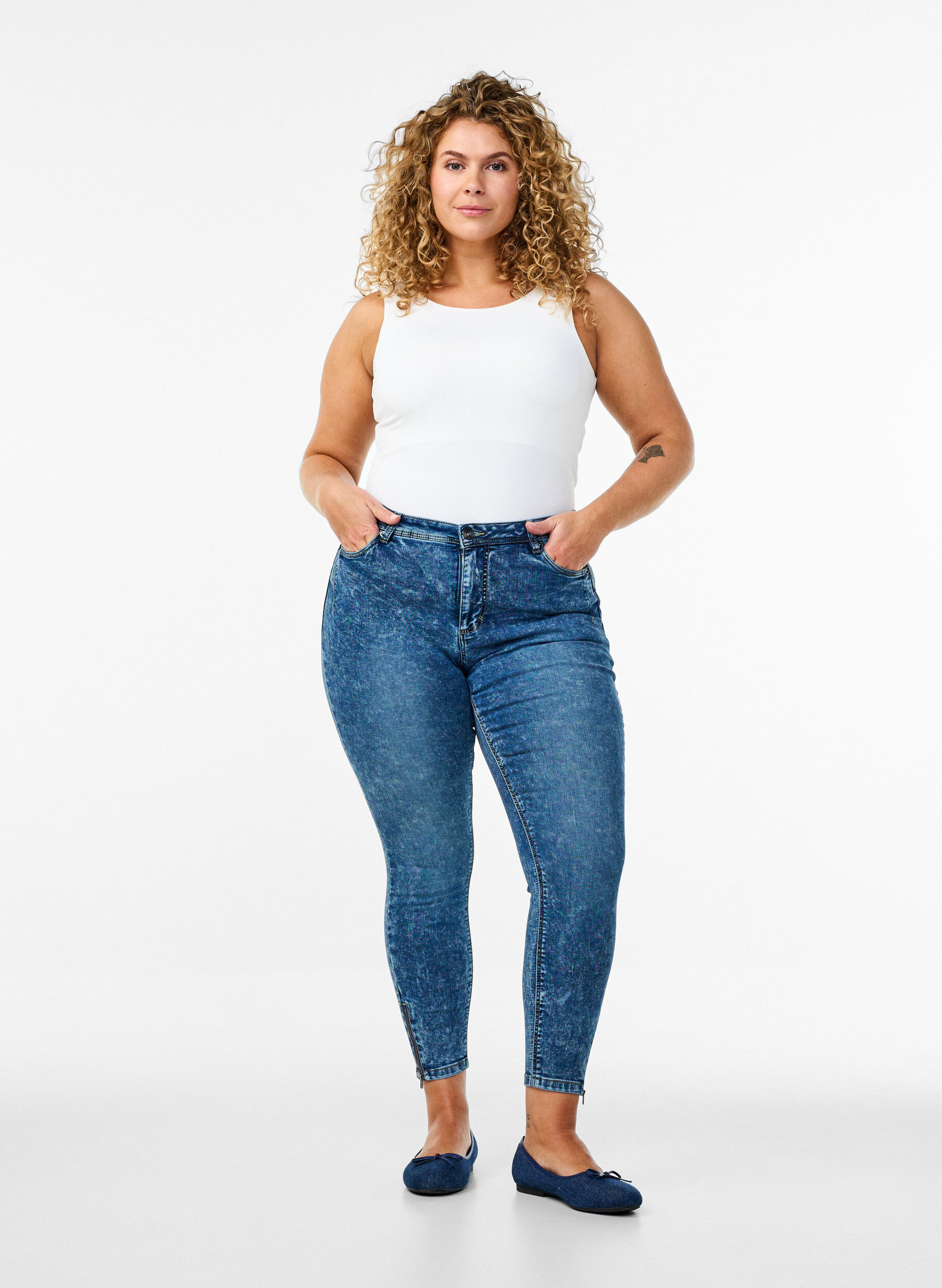 Zizzifashion Cropped Amy jeans with a zip, Blue, Model image number 0