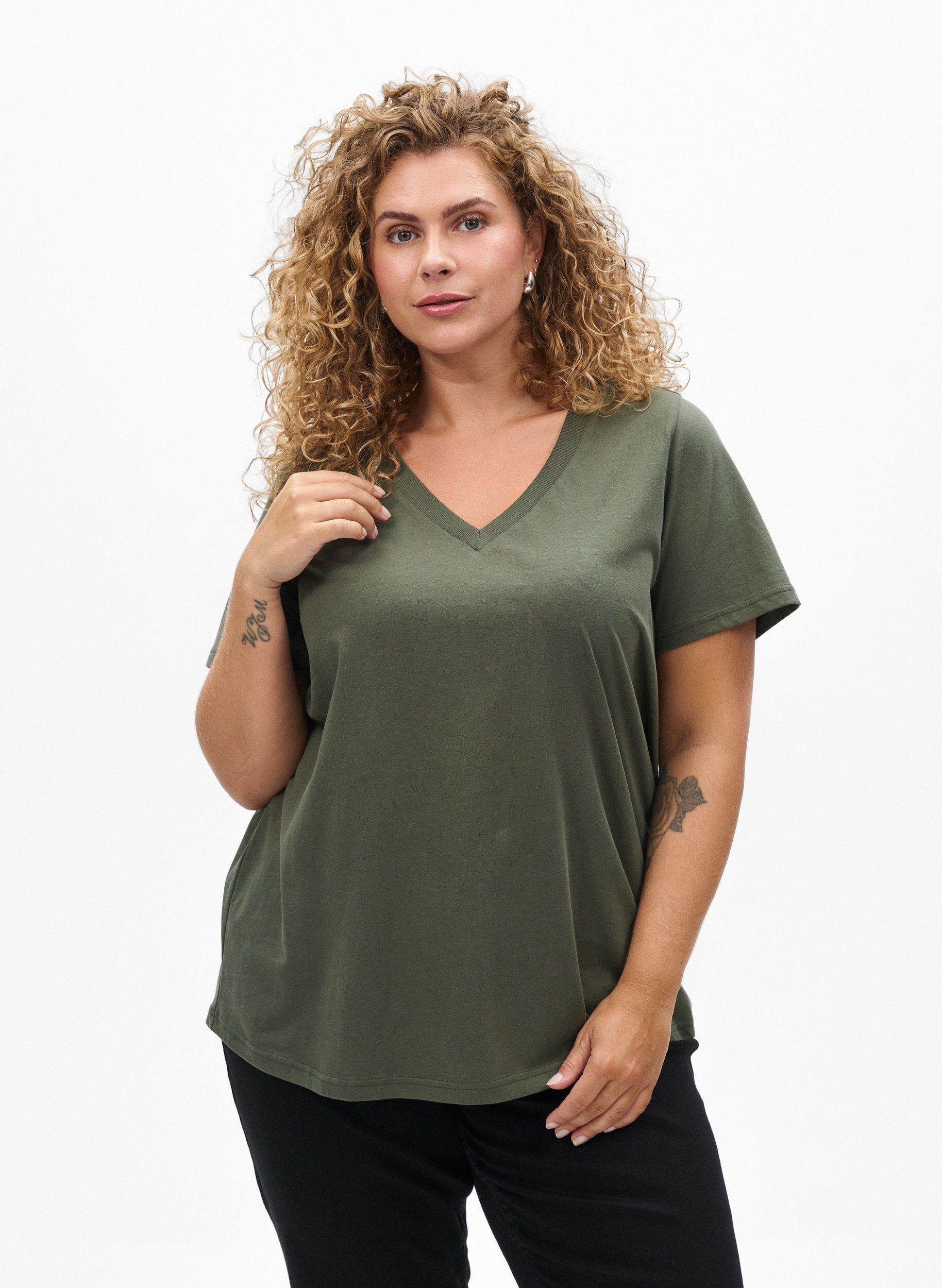 Basic cotton T-shirt with a V-neck, Green, Model