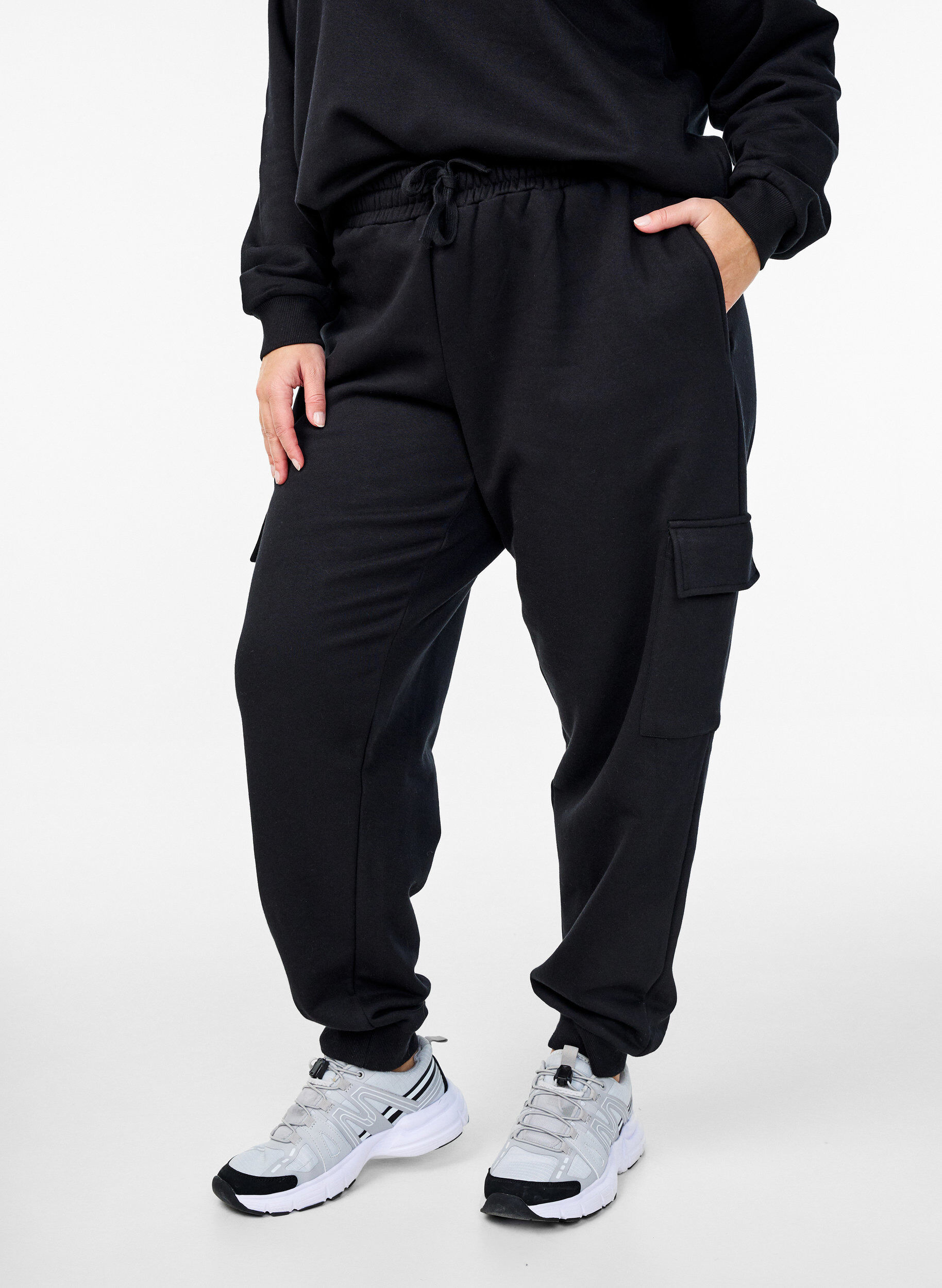 Zizzifashion Cargo pants in soft sweat material, Black, Model image number 2