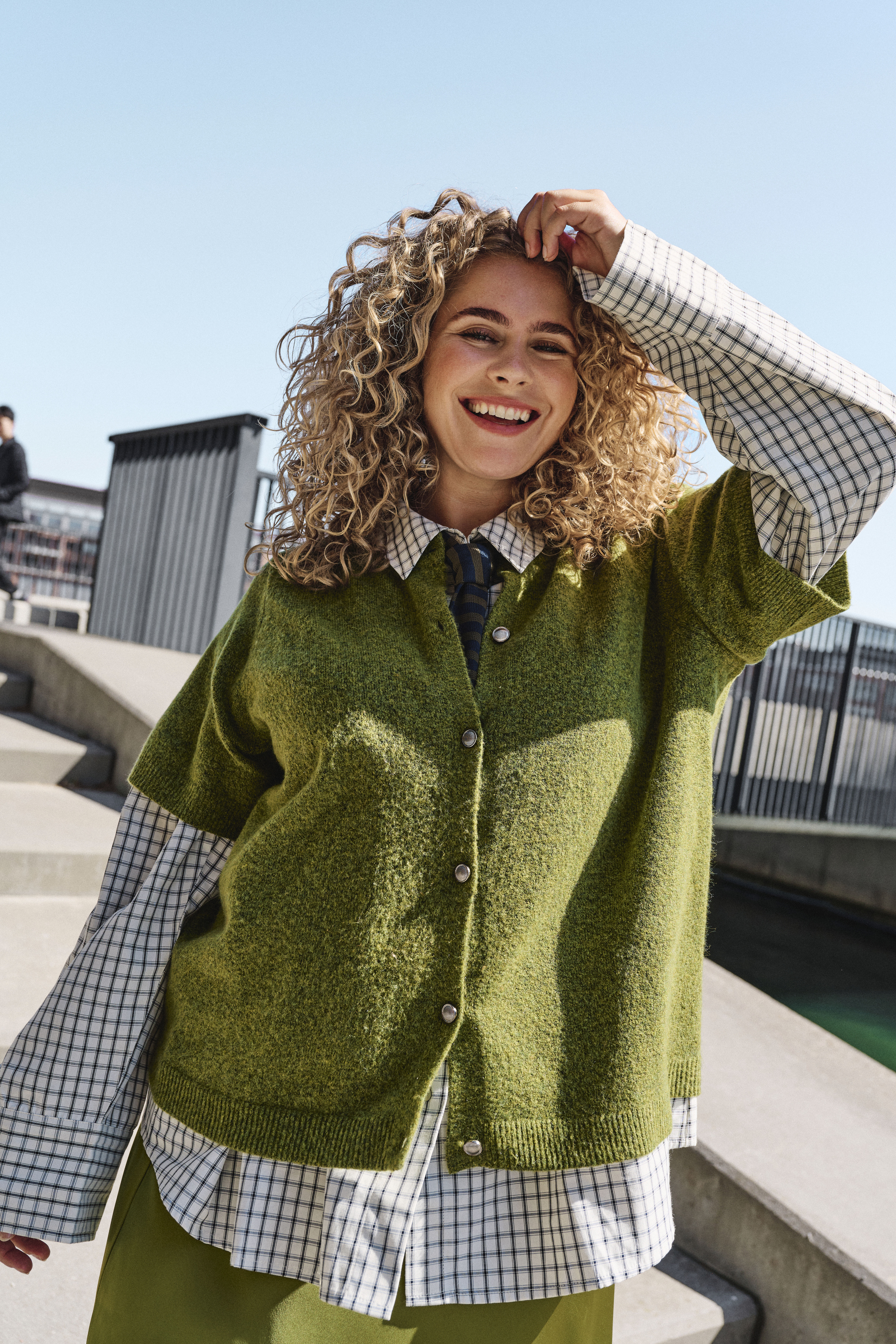 ZizzifashionOlive green layered elegance, , Model