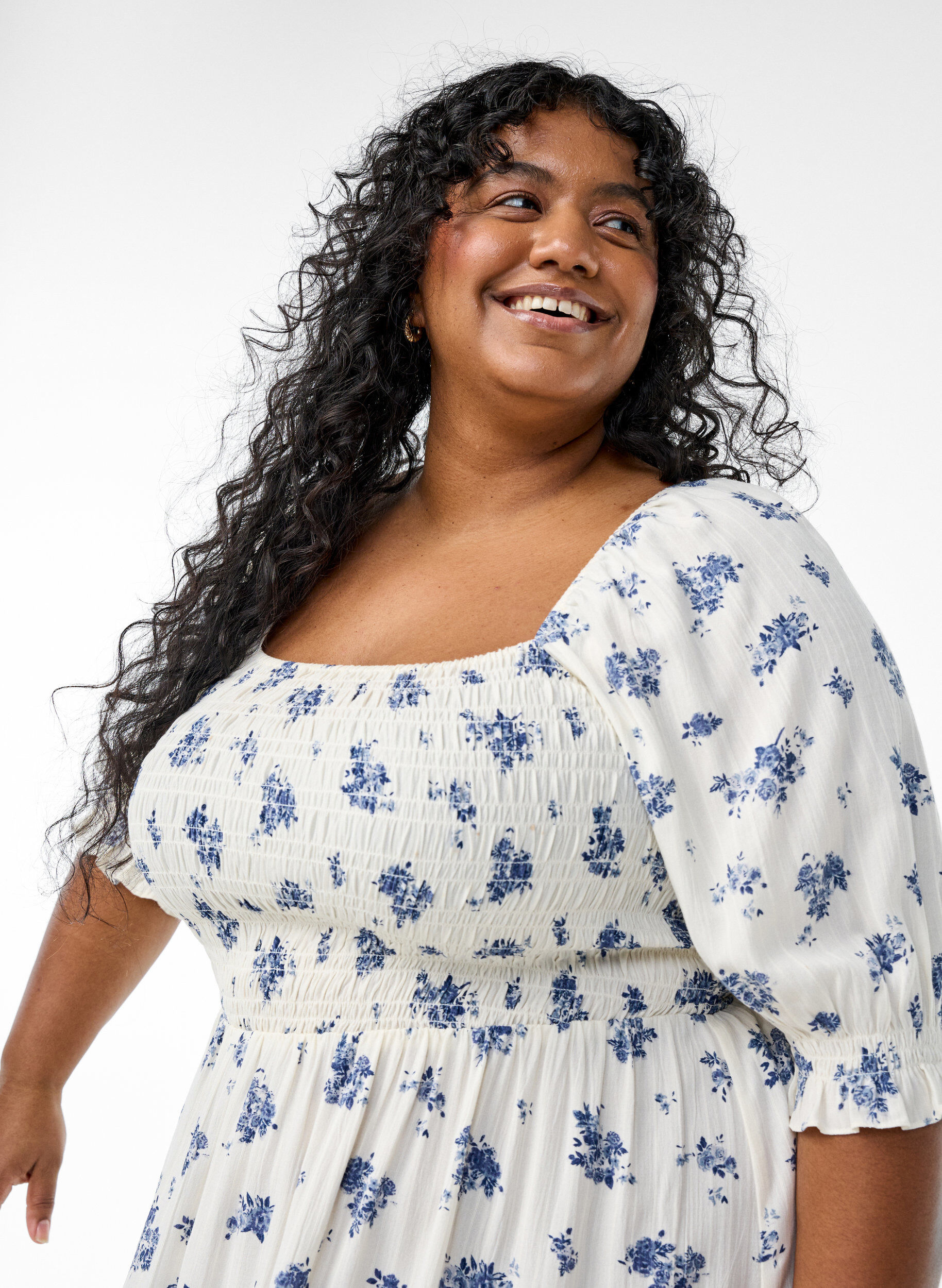 Zizzifashion Floral viscose midi dress with smock, White, Model image number 2