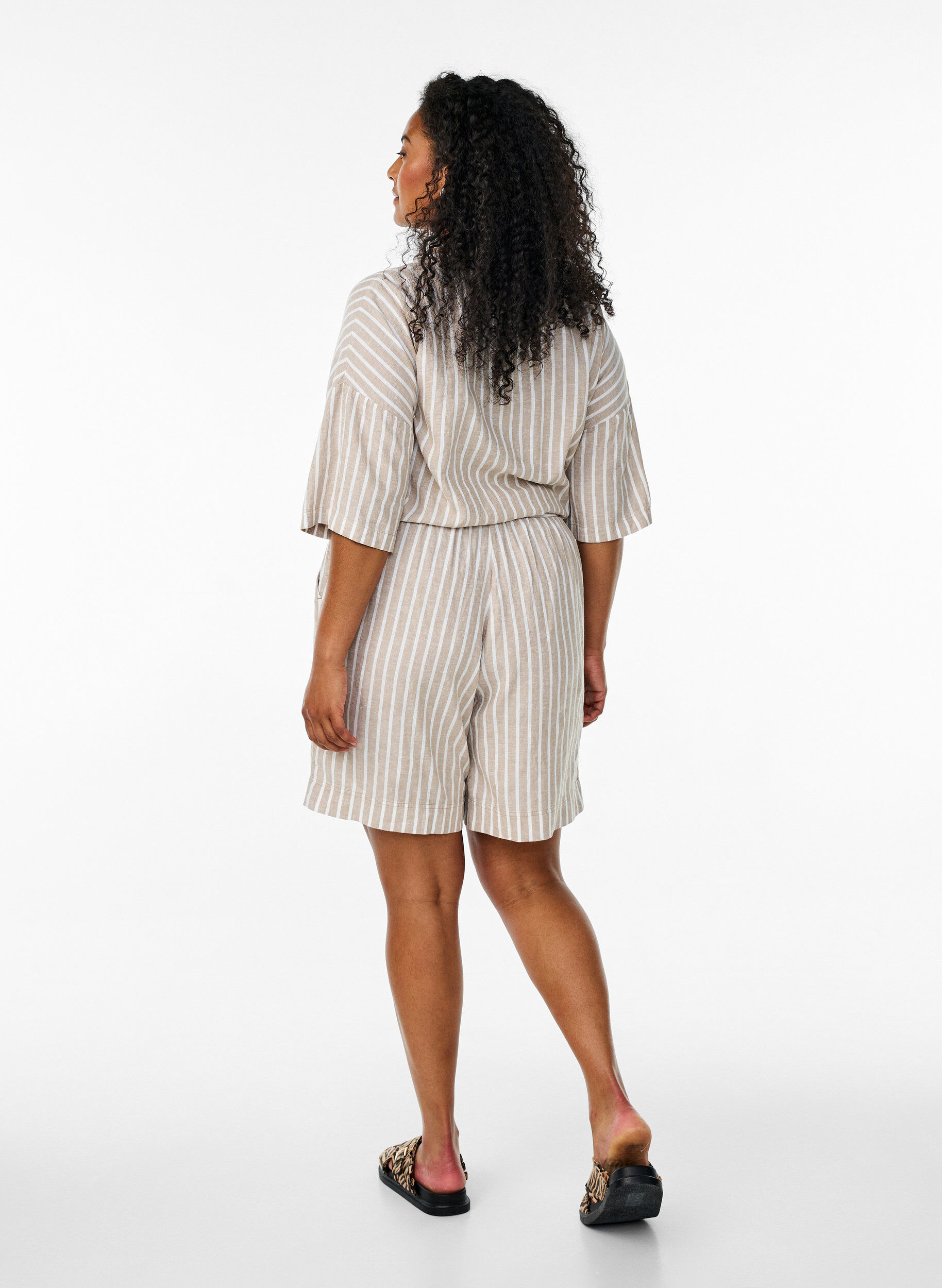 Zizzifashion Striped shorts in linen and viscose, Beige, Model image number 2