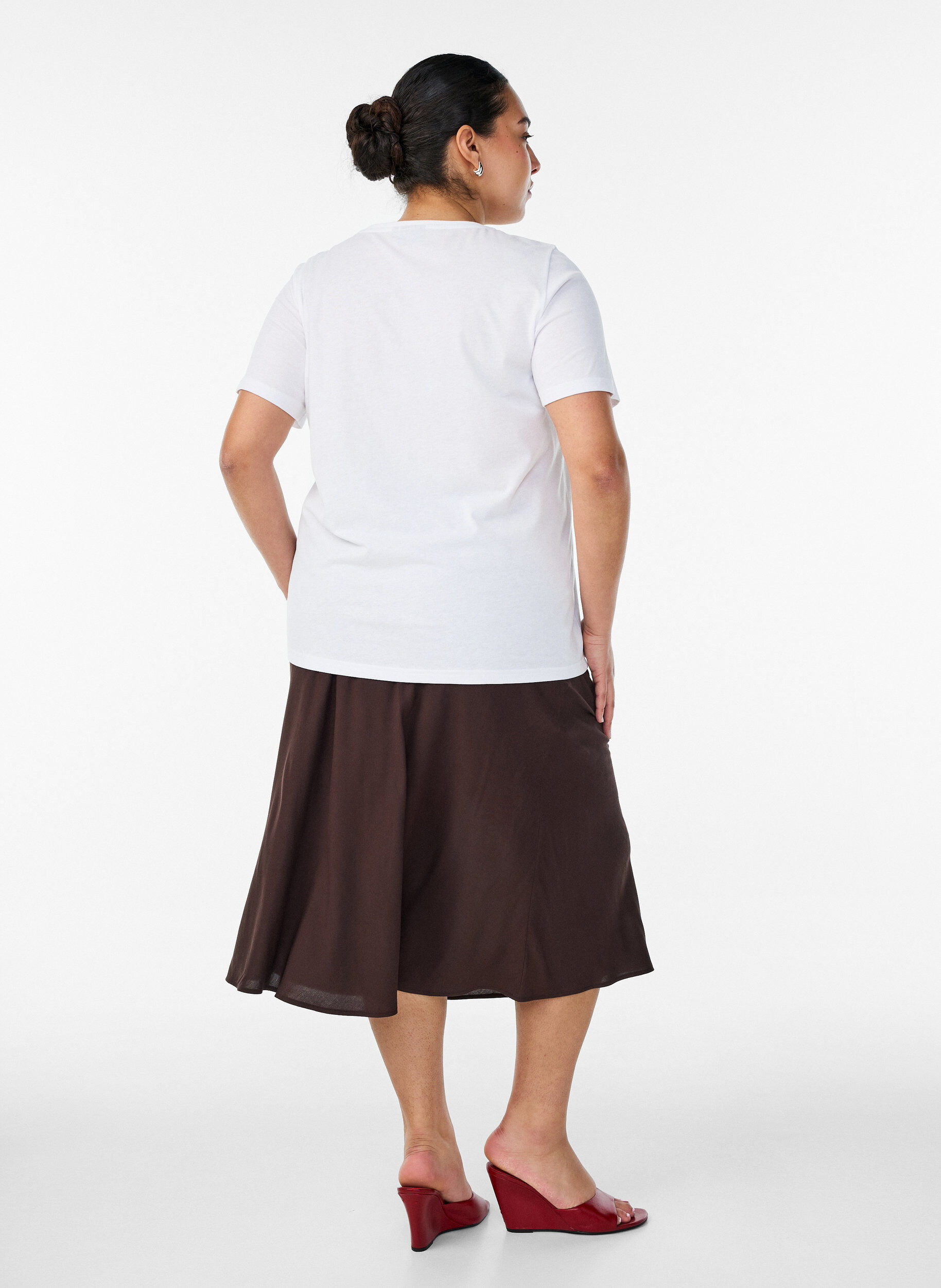 Zizzifashion Viscose skirt with an elasticated waist, Brown, Model image number 1