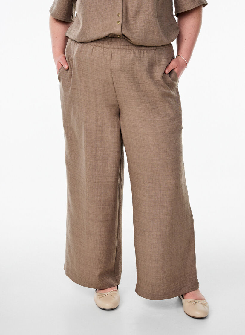 Loose trousers with elasticated waistband and pockets, Brown, Model image number 2