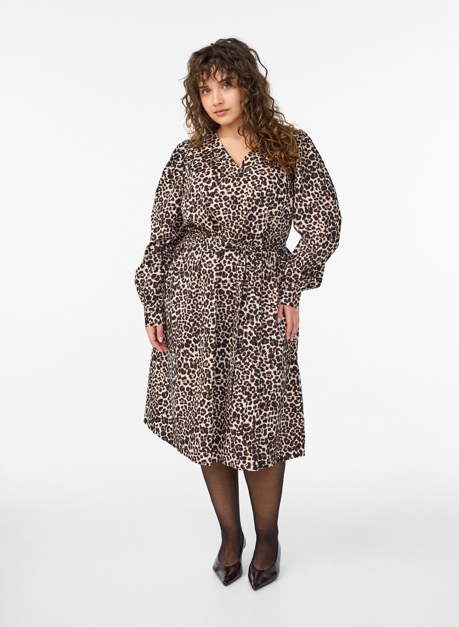 Dress in organic cotton with tie belt, Brown, Model