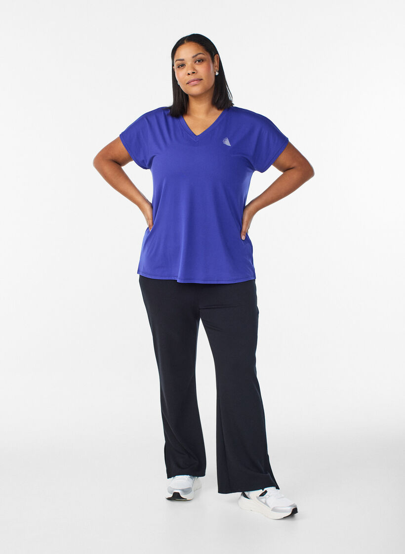 Loose training t-shirt with v-neck, Purple, Model image number 1