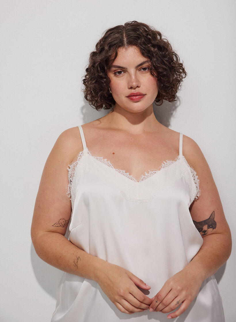 Strappy top with lace and an asymmetrical hem, Vanilla, Model image number 3
