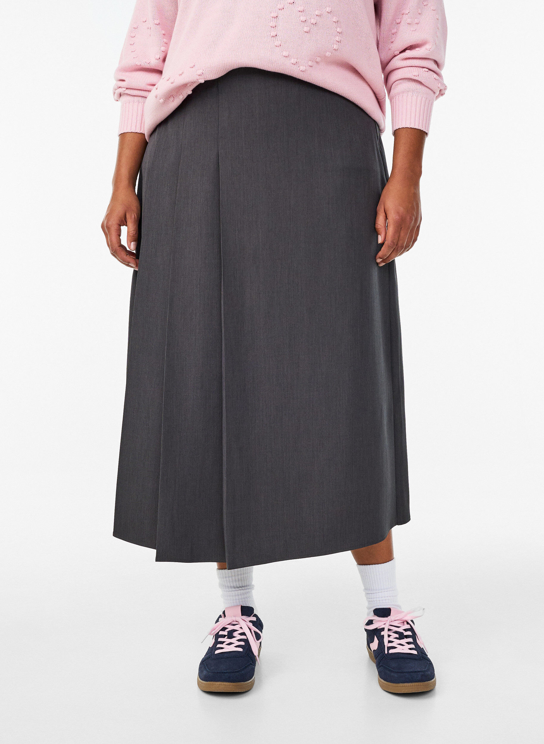 Zizzifashion Midi skirt with wide pleats, Dark Grey, Model image number 2
