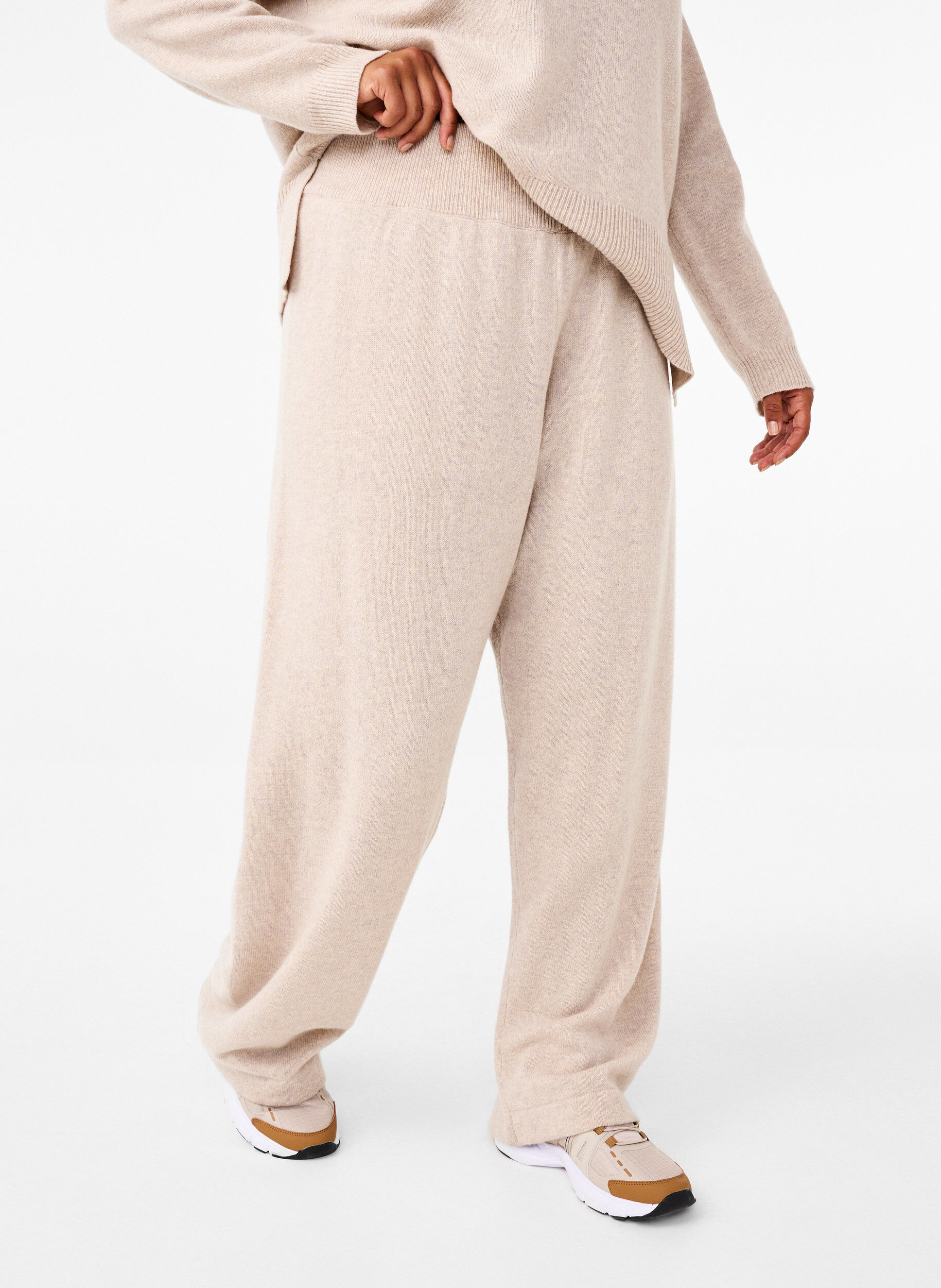 Zizzifashion Knitted trousers in merino wool with high waist, Pumice Stone Mel., Model image number 2