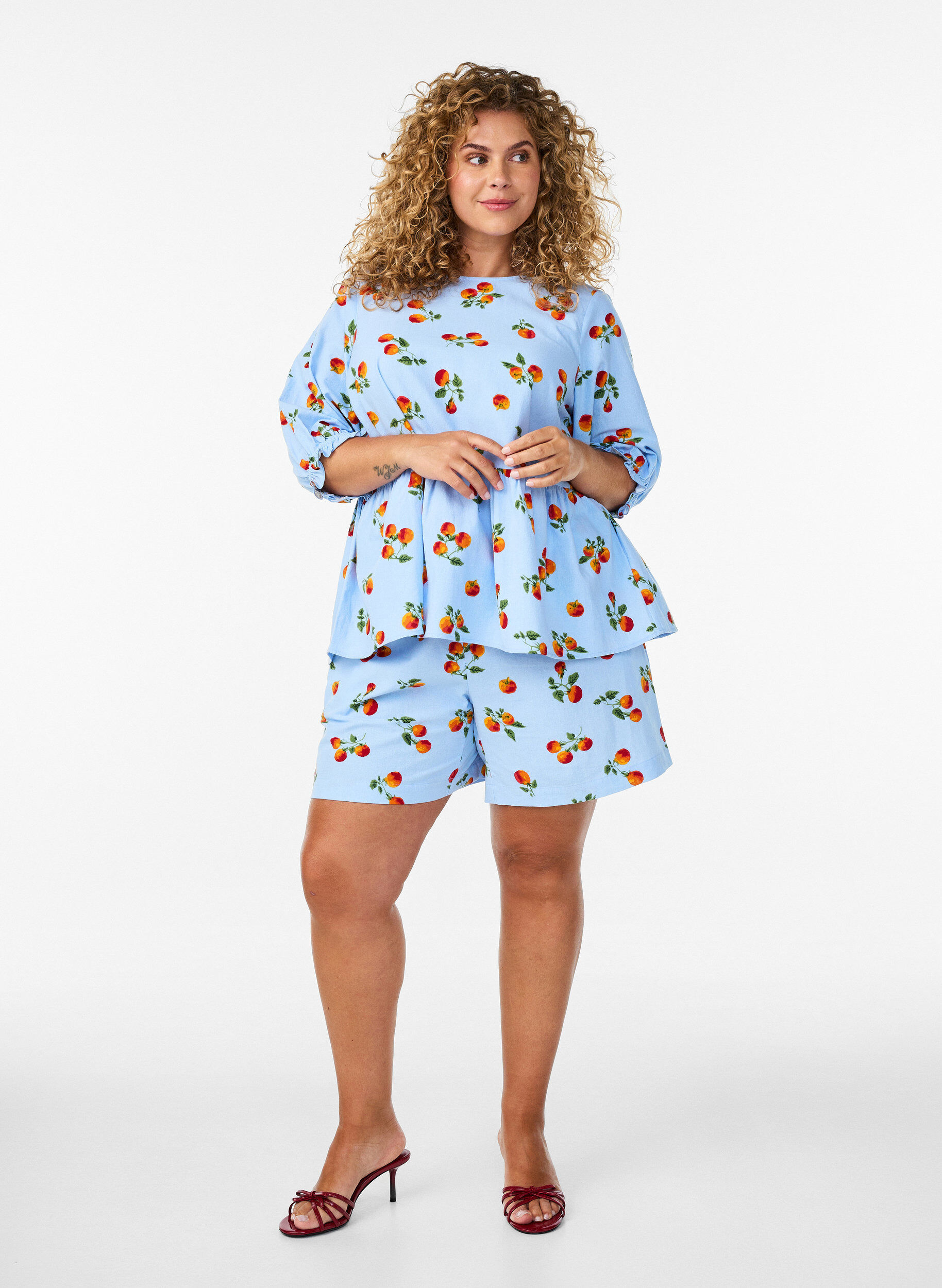 Zizzifashion Cotton blouse with tomato print and peplum, Light Blue, Model image number 1