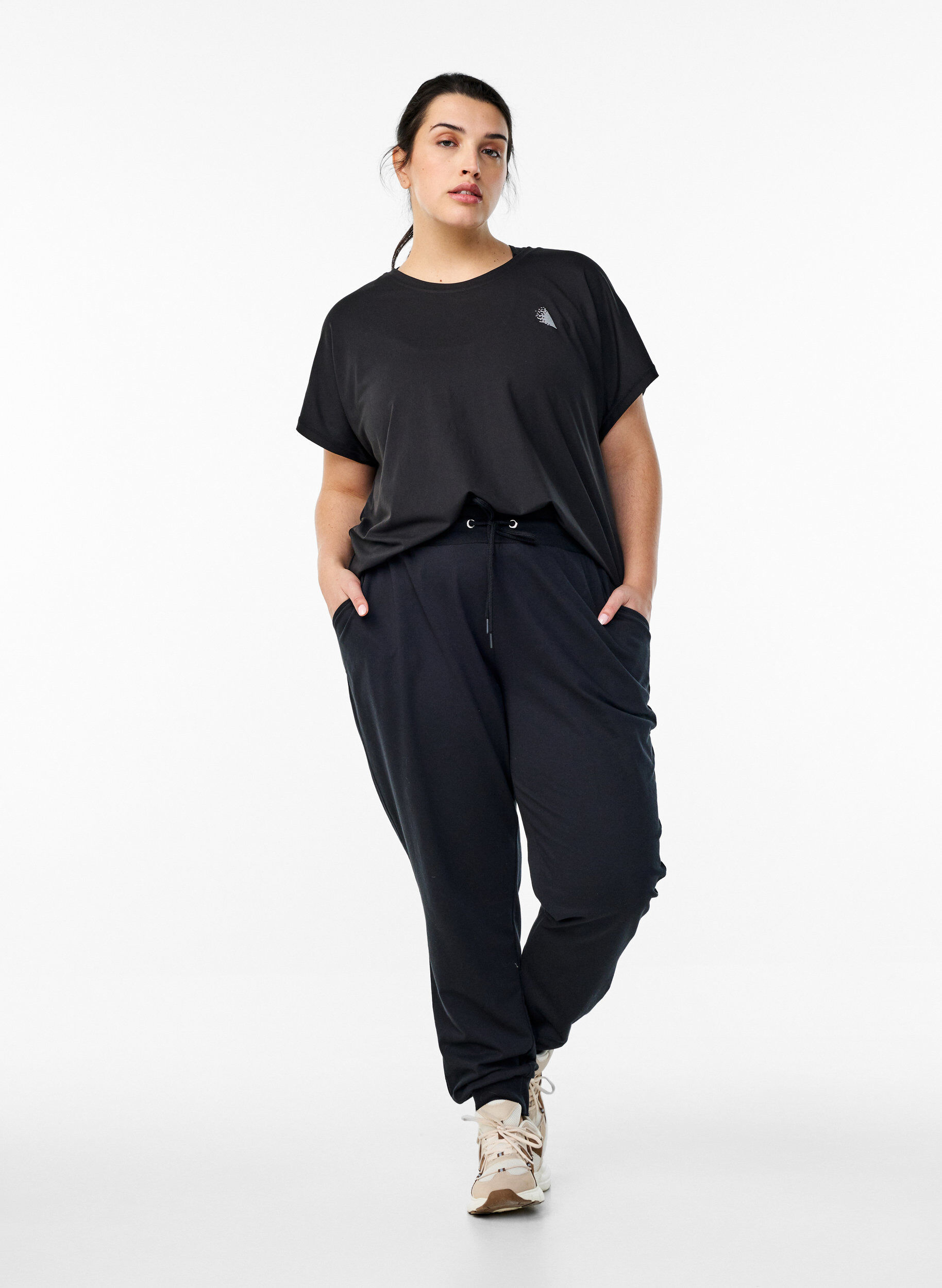 Zizzifashion Loose workout trousers with pockets, Black, Model image number 1