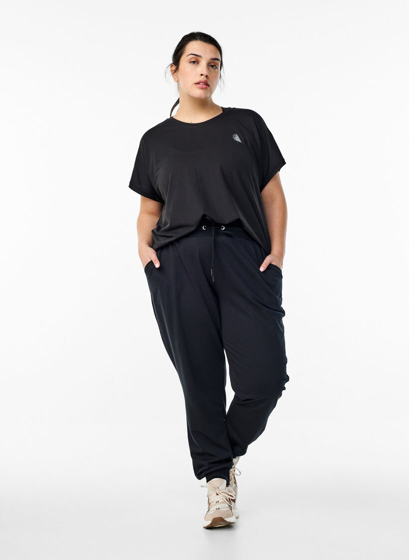 Loose workout trousers with pockets, Black, Model image number 1