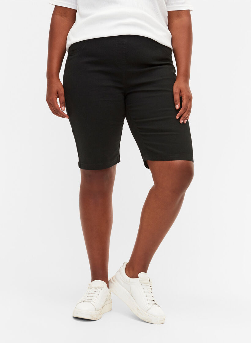 Close-fitting shorts with back pockets, Black, Model image number 2