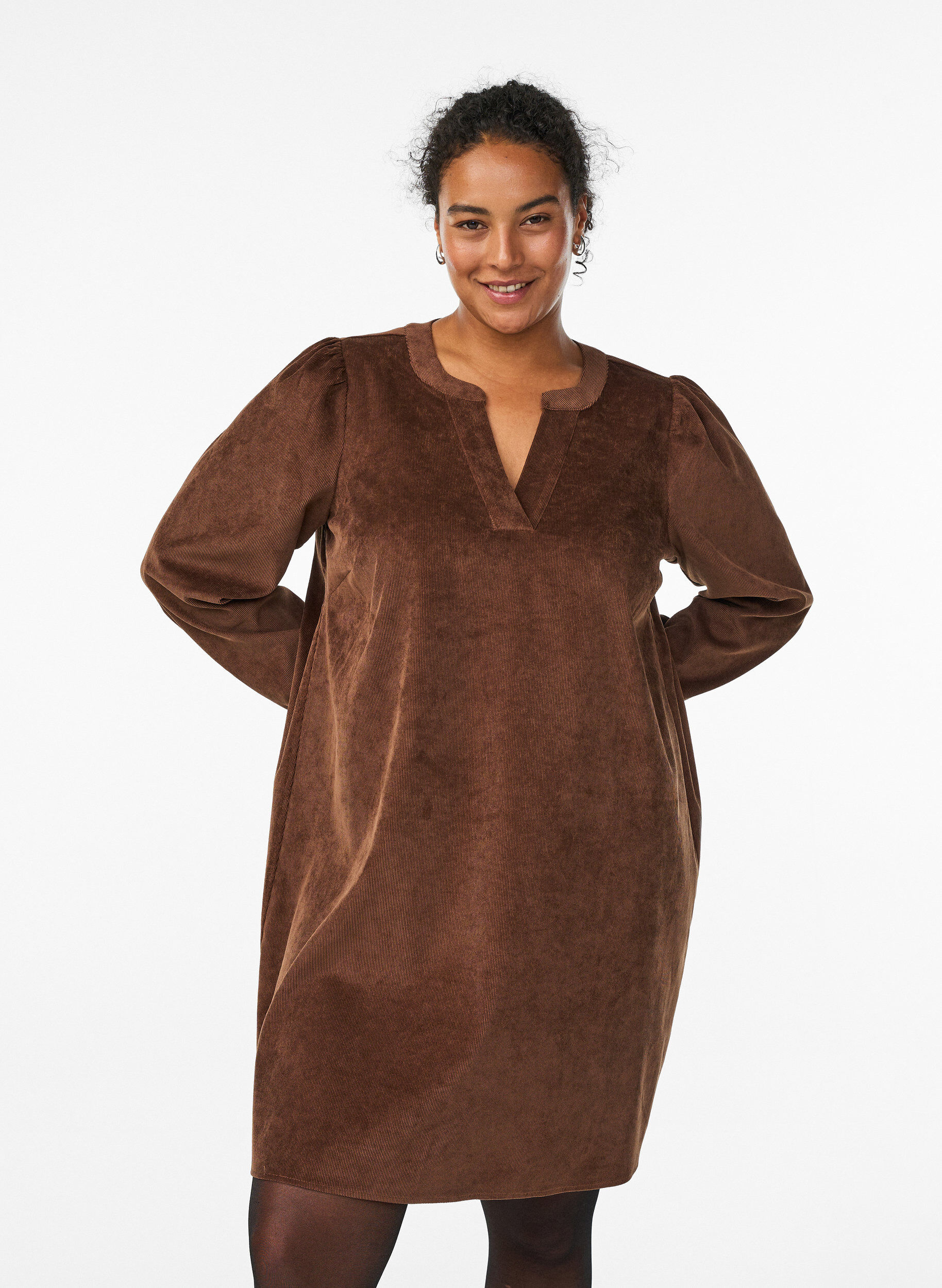 Short velvet dress with long sleeves, Brown, Model
