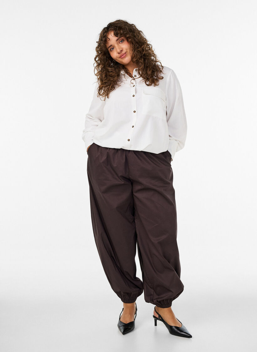 Shirt with chest pocket and balloon shape, White, Model image number 1