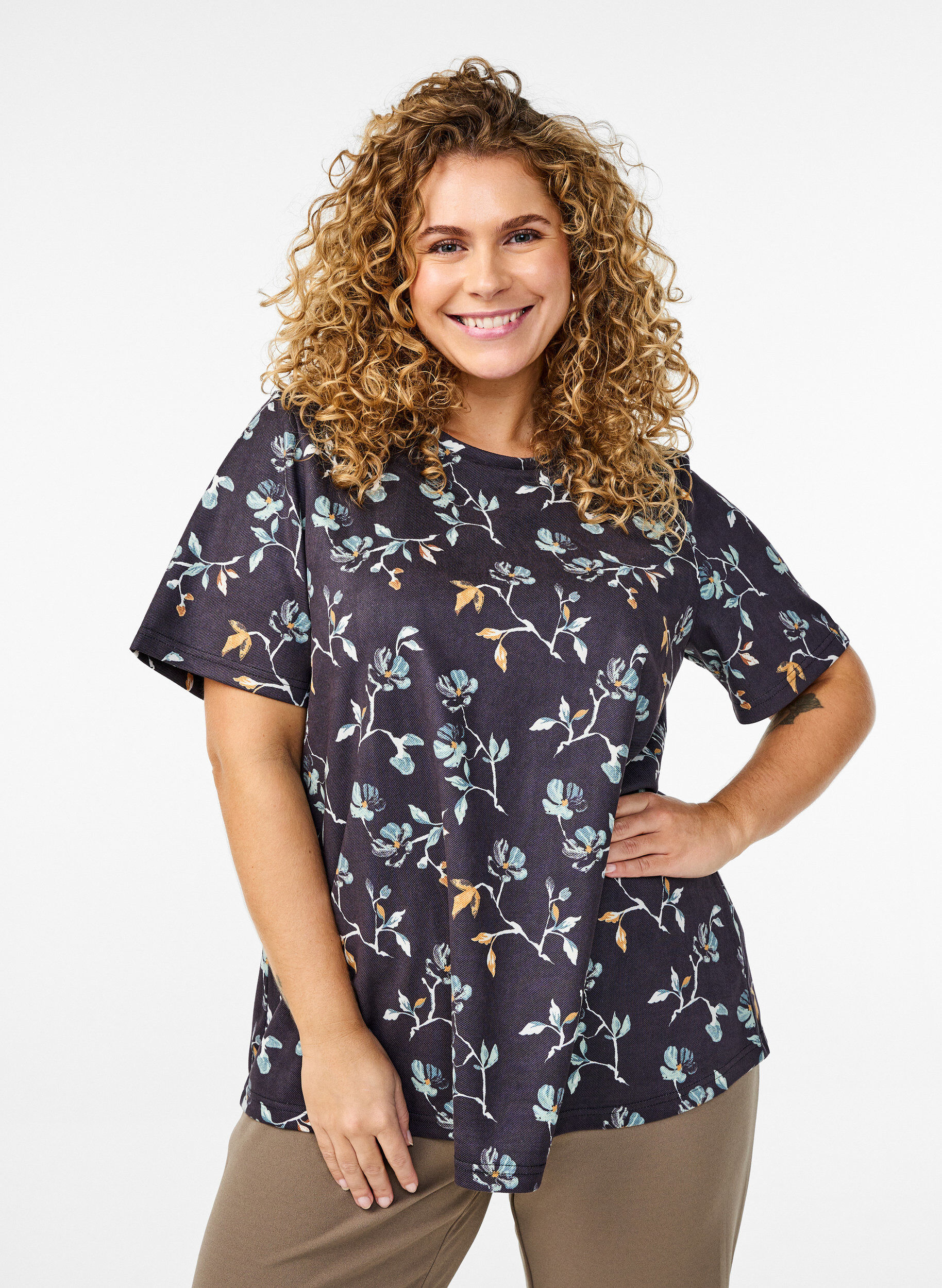 FLASH - T-shirt with floral print, Black, Model