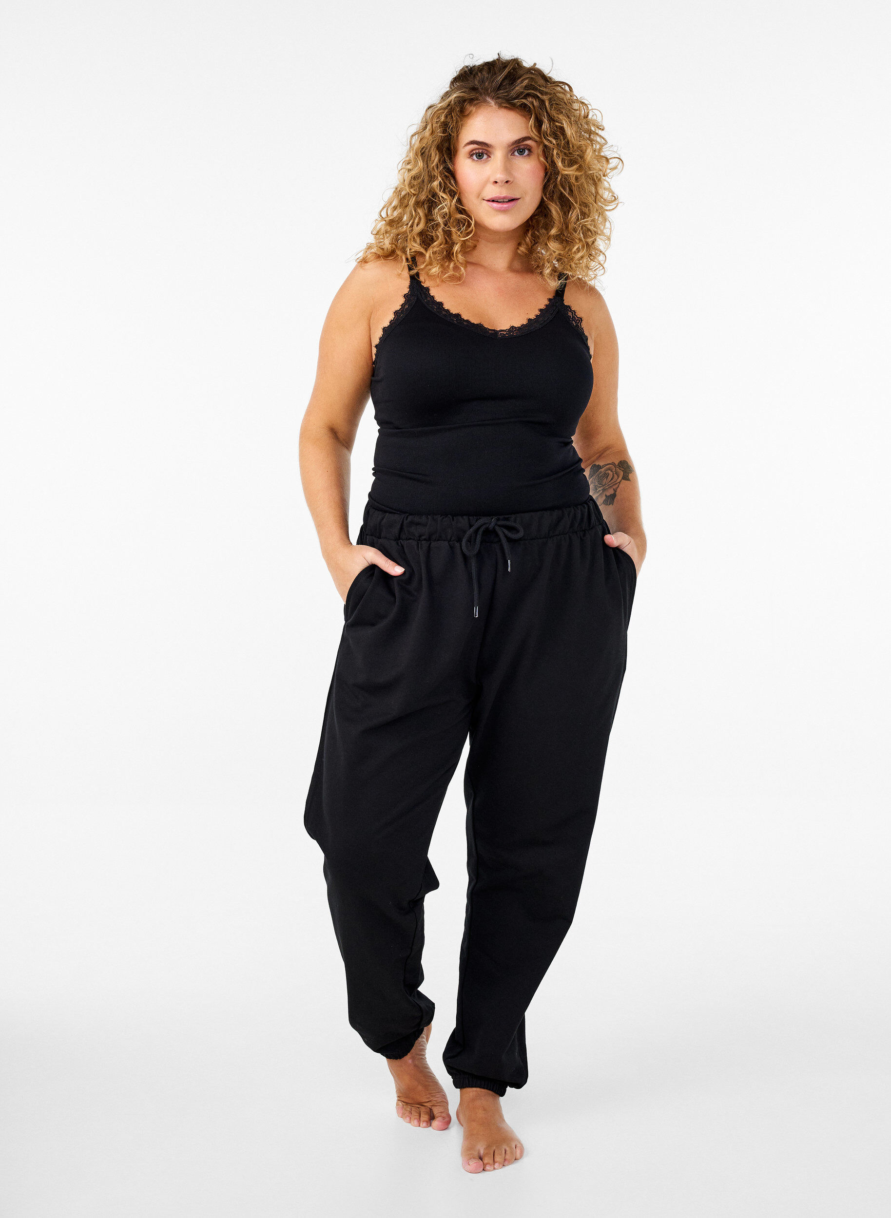 Zizzifashion Seamless top with lace trim, Black, Model image number 2