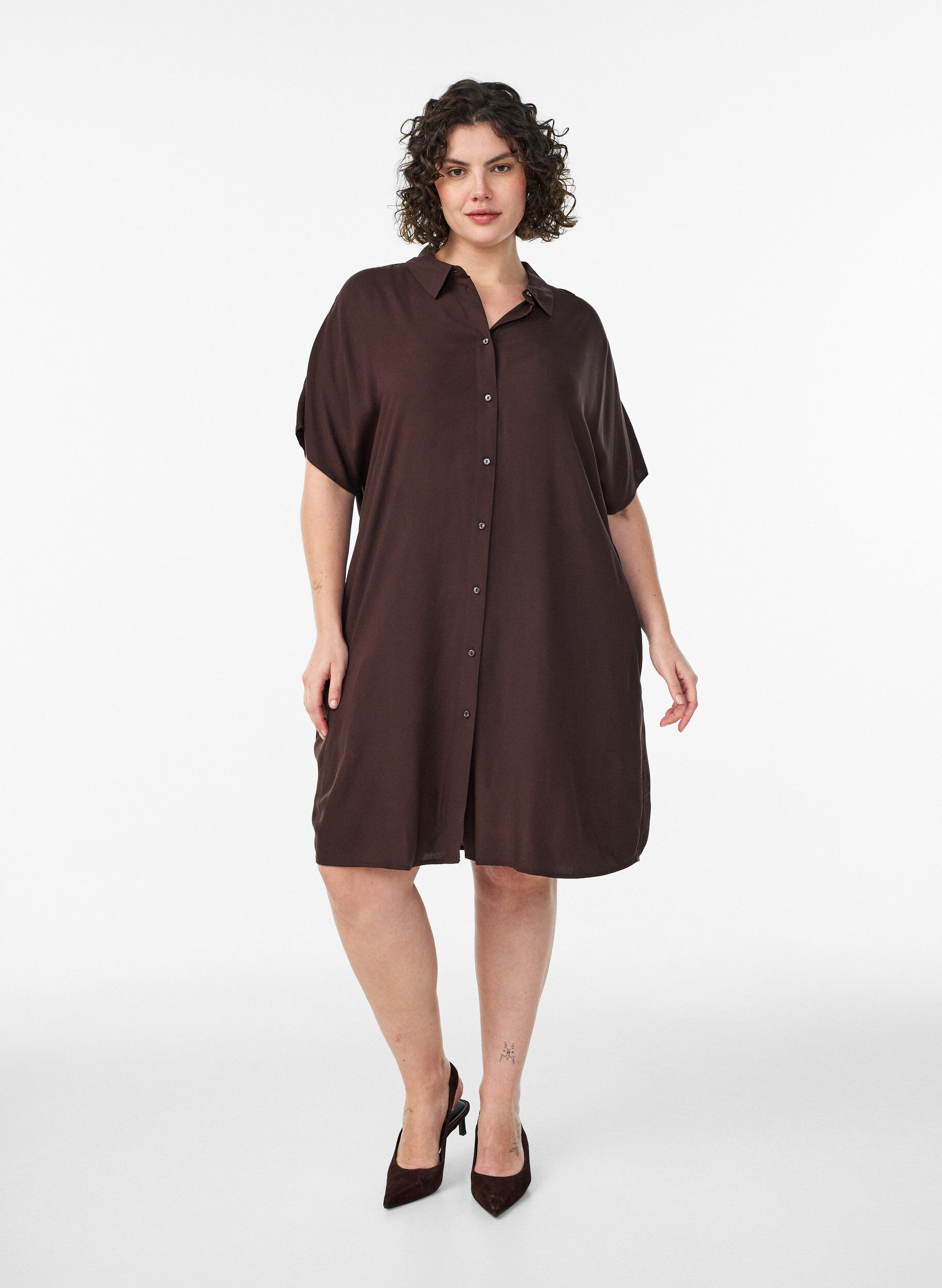 Zizzifashion Loose-fitting long shirt in viscose, Brown, Model image number 1
