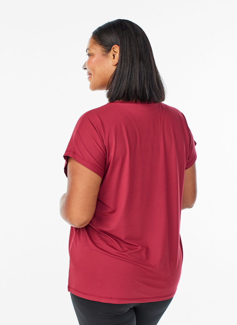 Solid-coloured training T-shirt, Red, Model image number 2