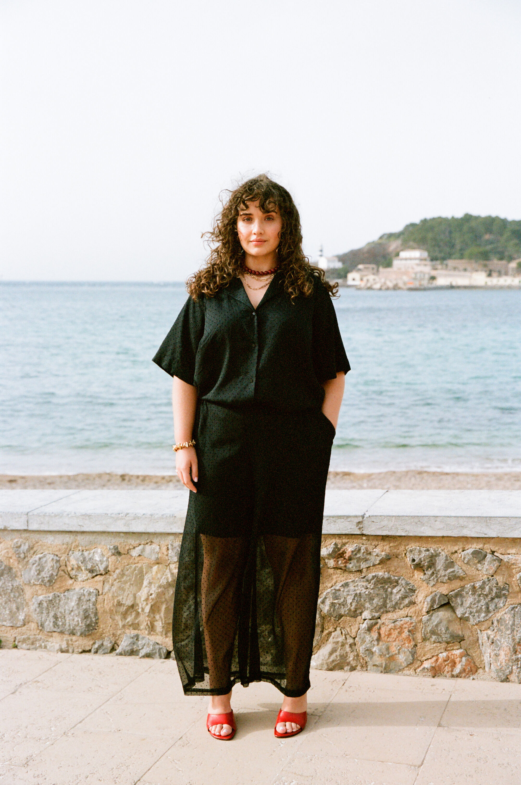 Zizzifashion Elegant black with red accents, , Model