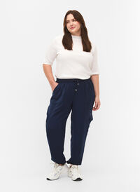 Trousers with cargo pockets, Navy Blazer, Model