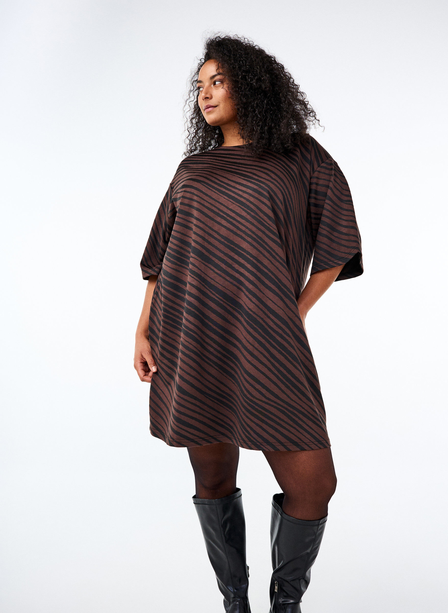 Zizzifashion Patterned dress with 3/4 sleeves, Brown, Image image number 0