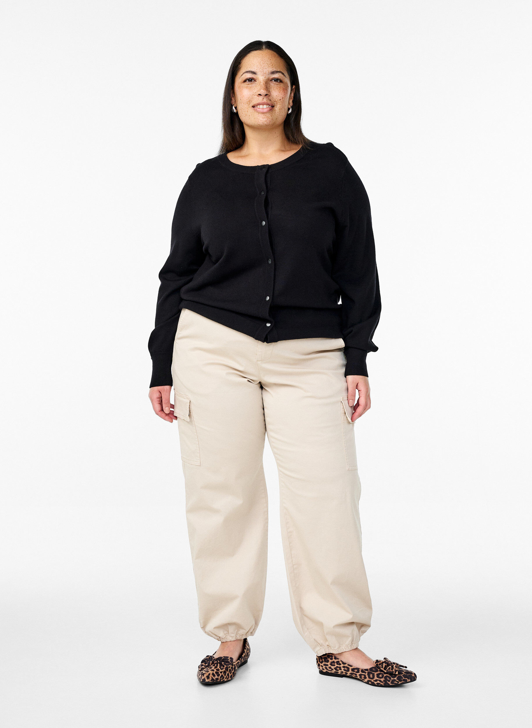 Zizzifashion Knitted cardigan with buttons in viscose mix, Black, Model image number 2