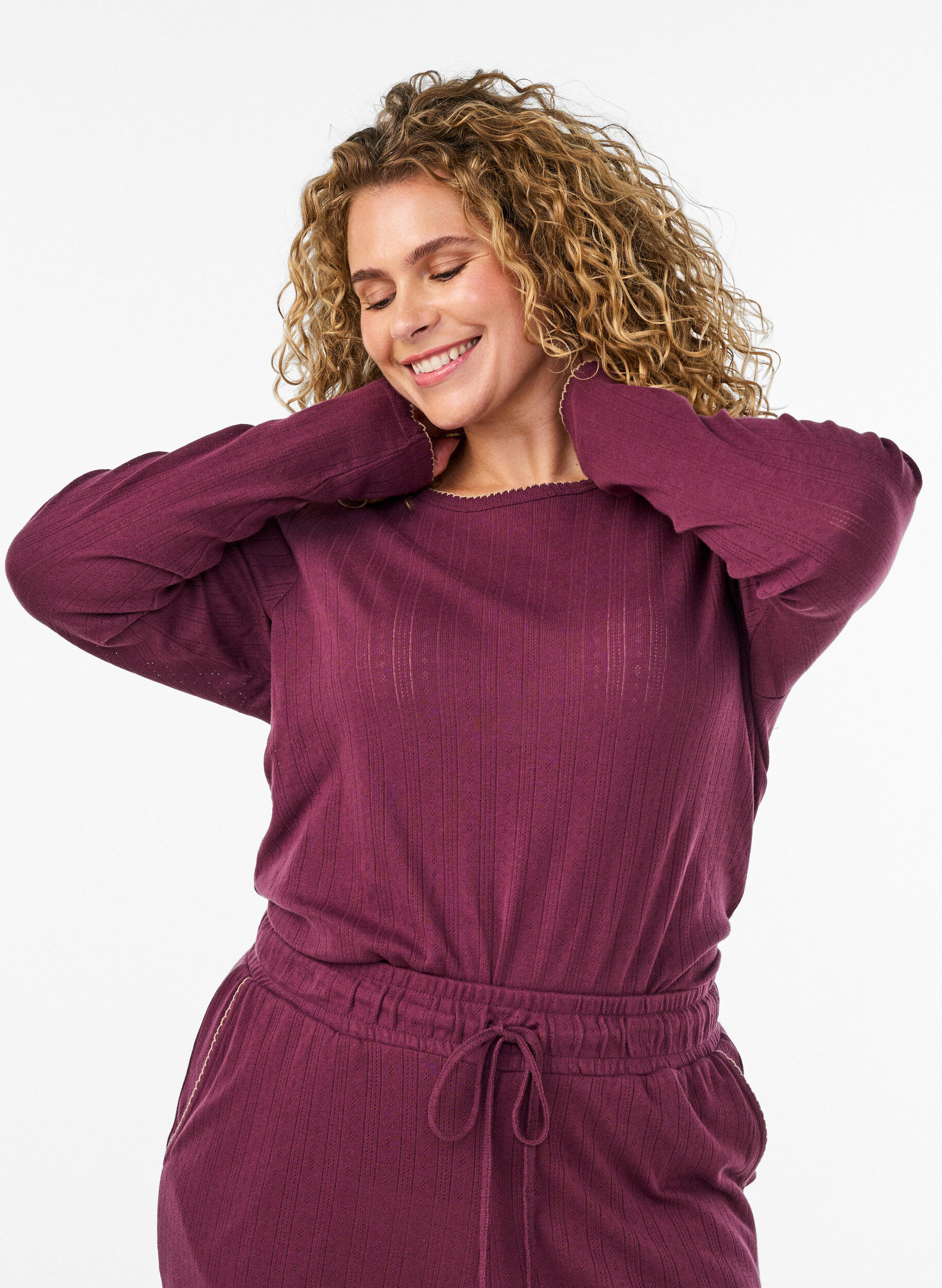 Organic cotton pyjama top with eyelet embroidery, Dark Bordeaux, Model