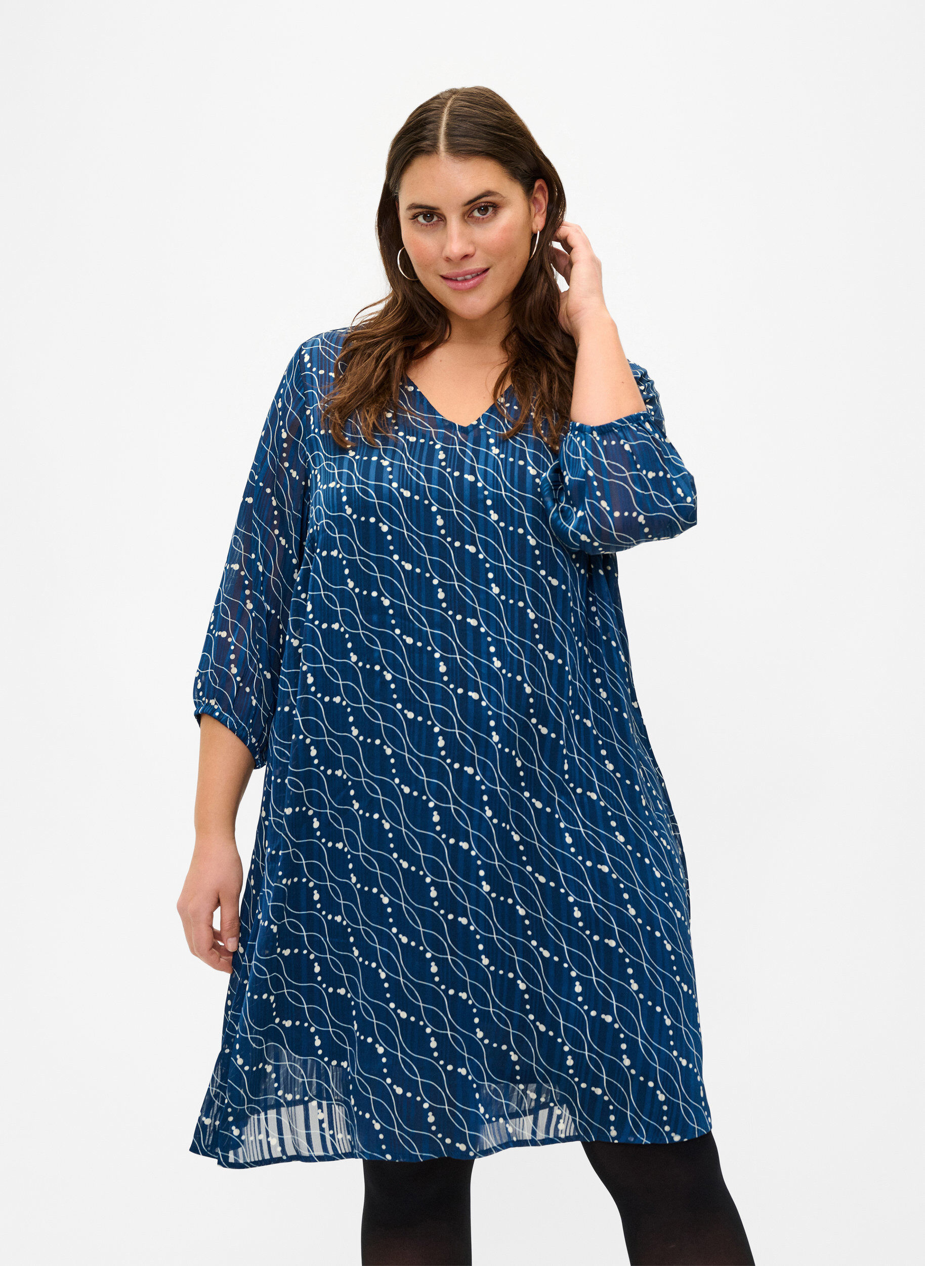 Zizzifashion Printed dress with v-neck and 3/4 sleeves, Dress Bl. Swirl AOP, Model image number 0
