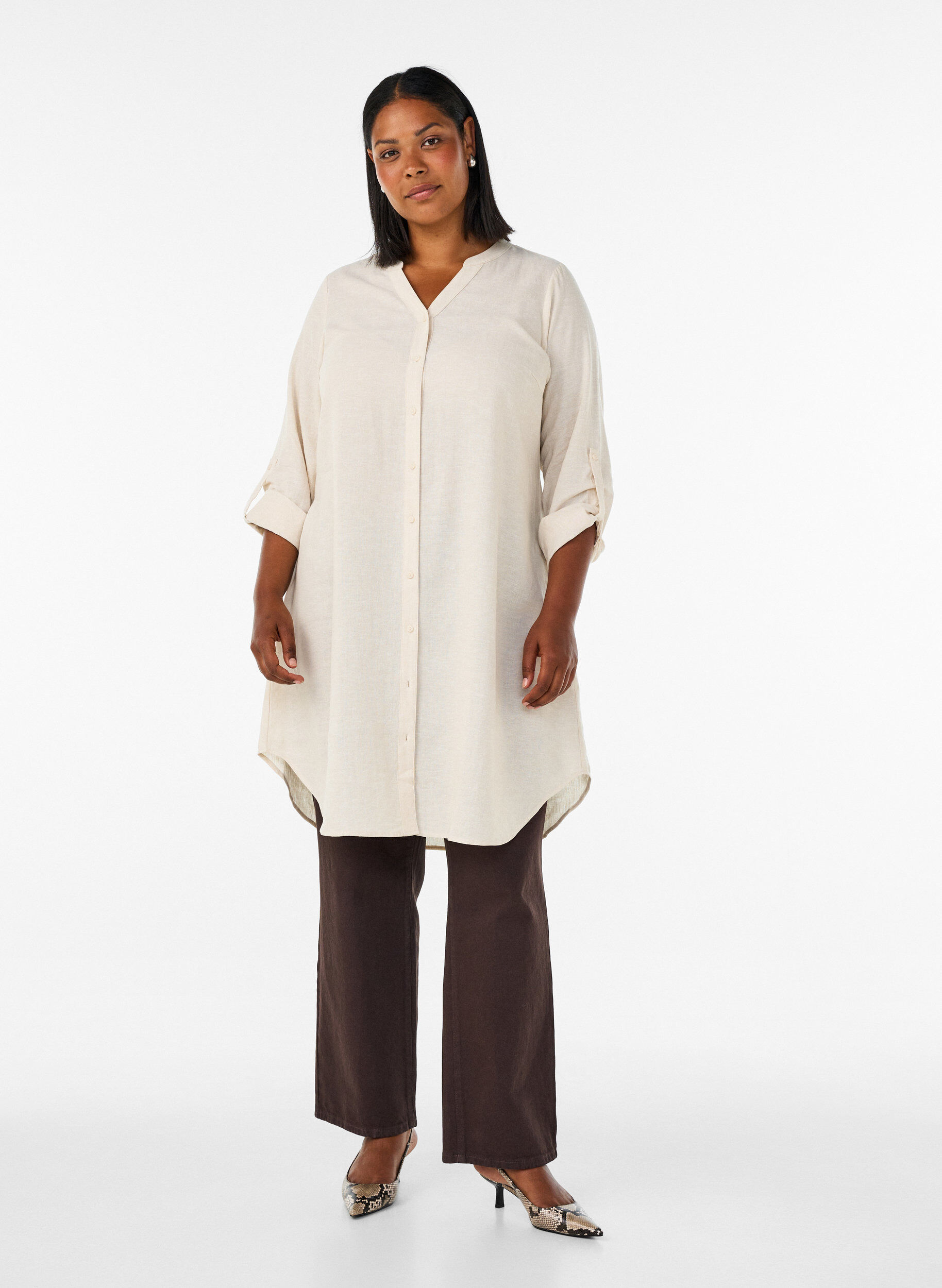Long shirt in linen and viscose, Beige, Model