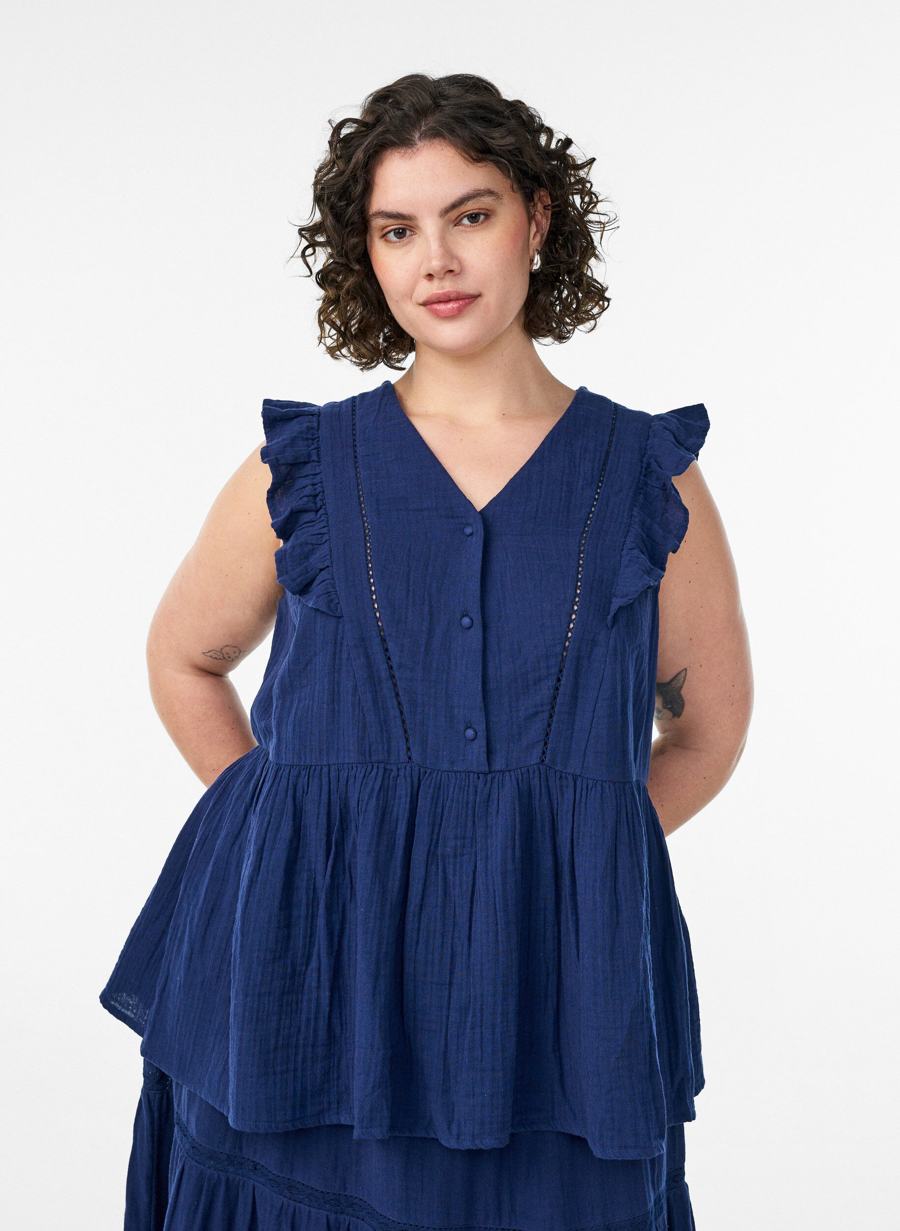 Zizzifashion Sleeveless cotton muslin blouse with ruffles, Blue, Model image number 0