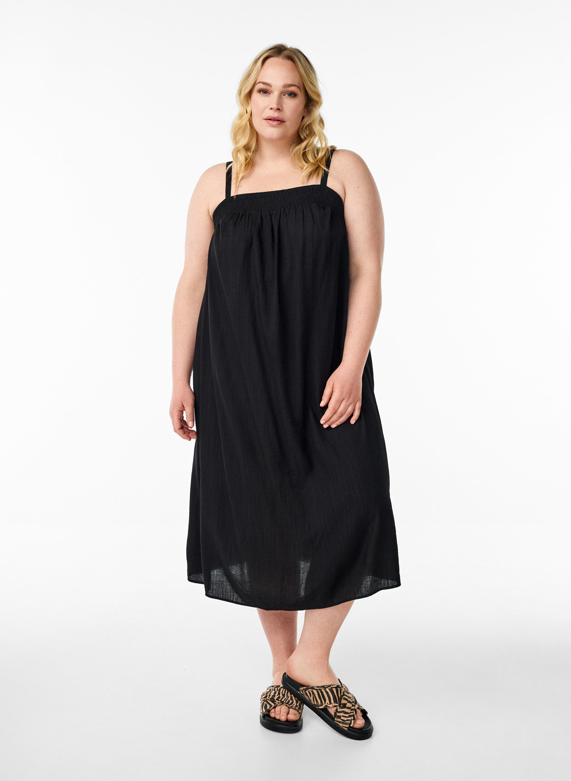 Midi slip dress in viscose, Black, Model