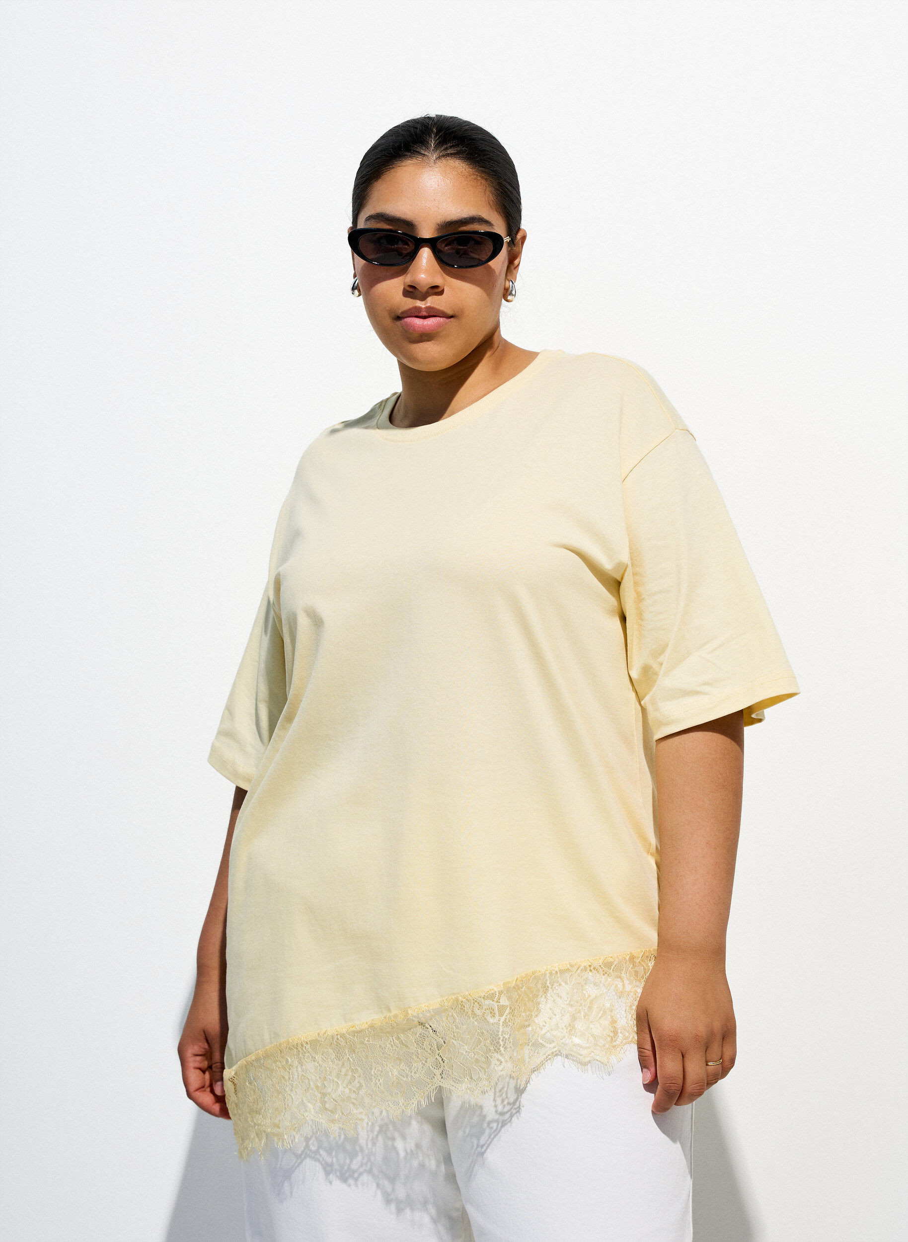 Zizzifashion T-shirt with asymmetric lace hem, Yellow, Image image number 0
