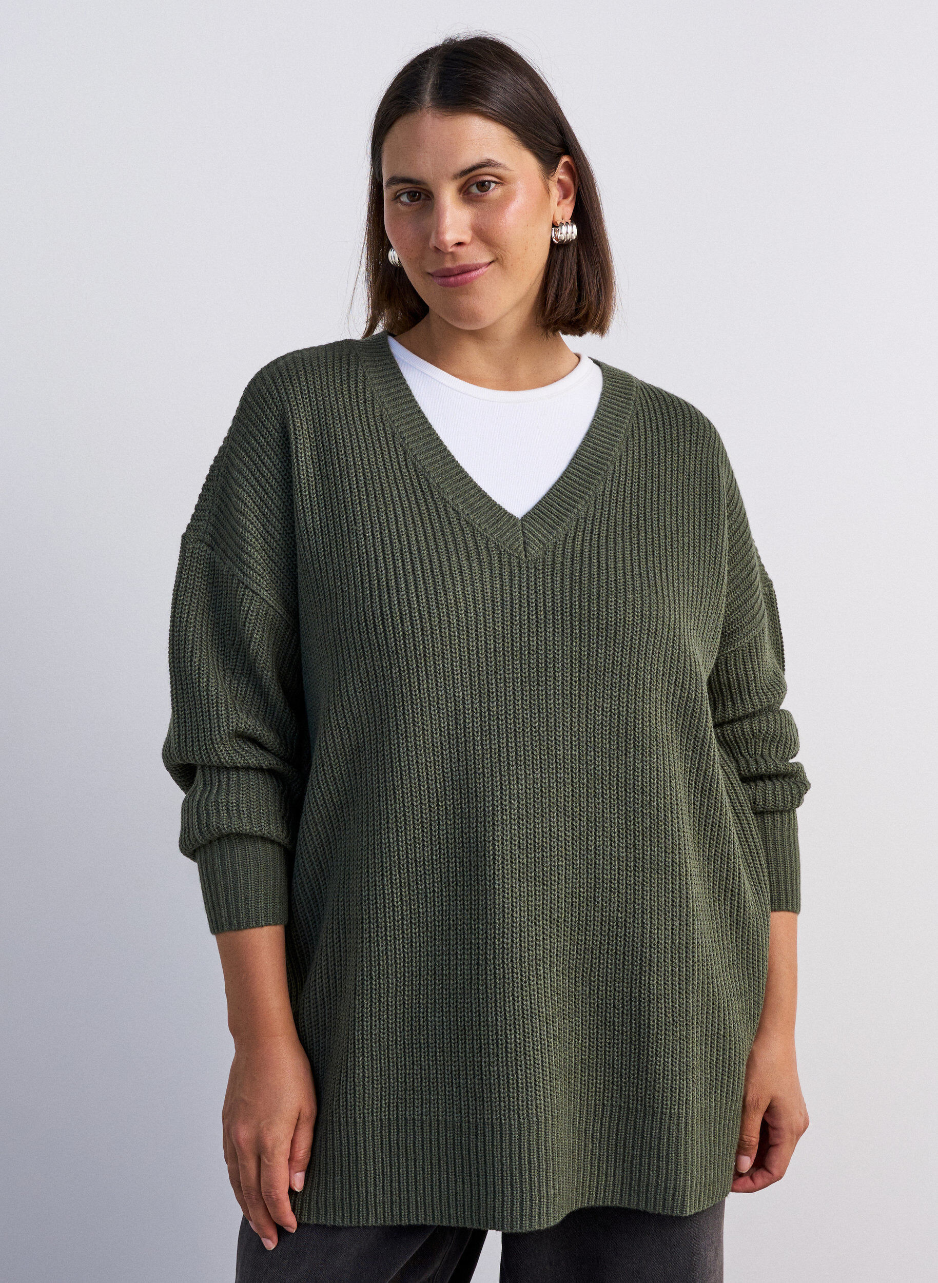 ZizzifashionLong rib-knitted blouse with a V-neck, Green, Model image number 0