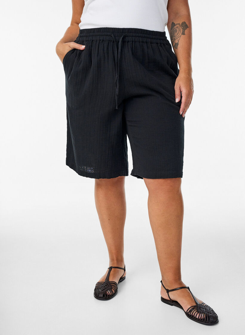 Loose cotton muslin shorts with a high waist, Black, Model image number 3