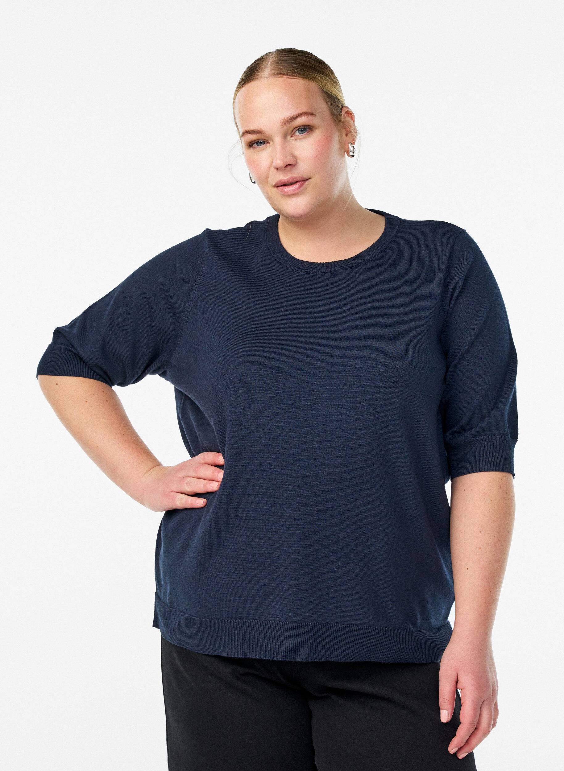 Fine-knit blouse with short sleeves, Blue, Model