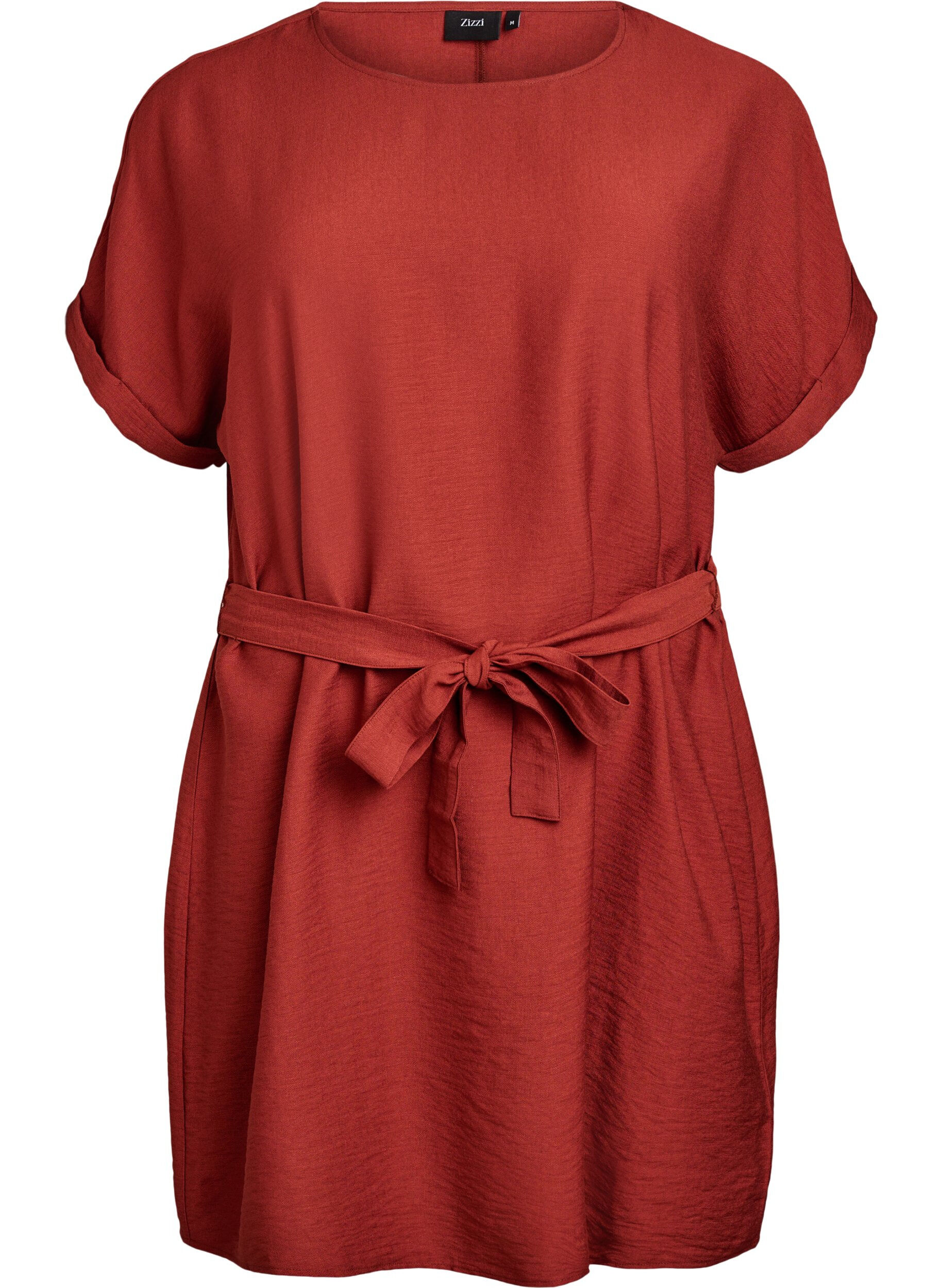 Short dress with loose fit and tie belt